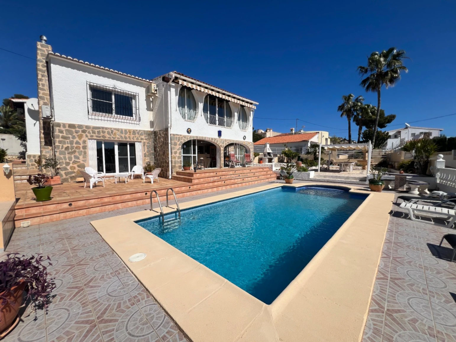 Vente de villa traditionnelle de 4 chambres avec piscine à Benissa