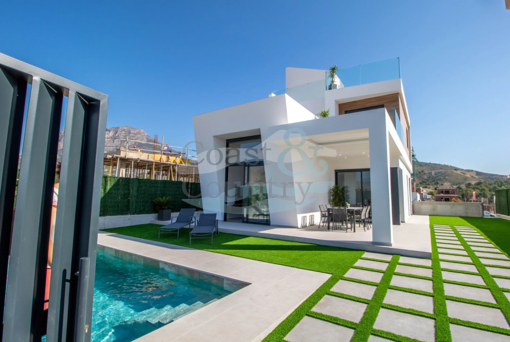 Modern Villa with Pool and Garden in Finestrat