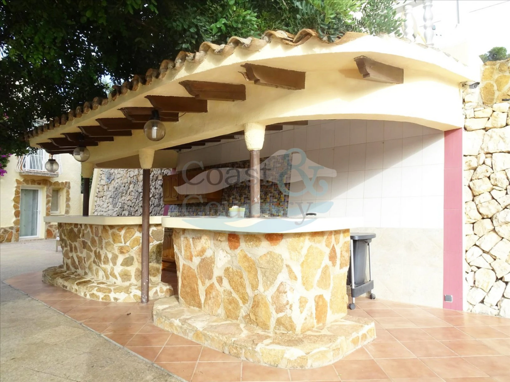 Villa with Independent Apartments and Panoramic Views