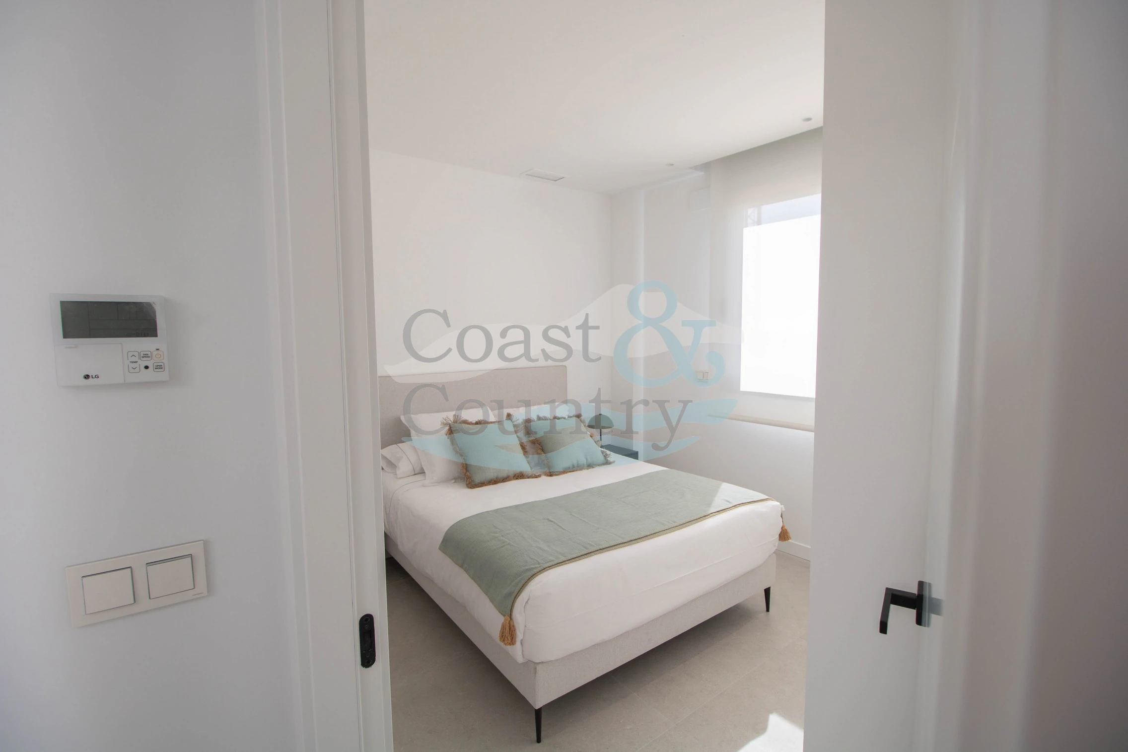 Modern Villa with Pool and Garden in Finestrat