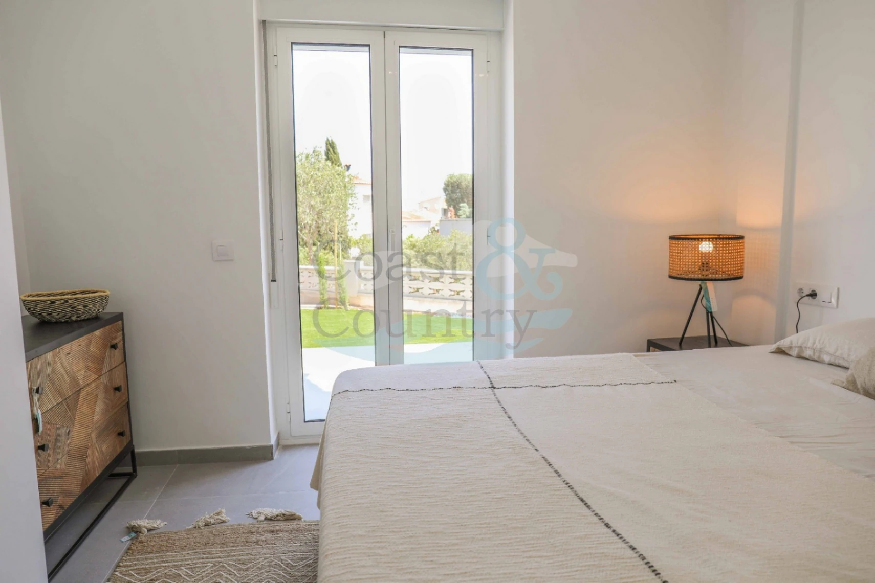 Elegant ground floor flat with private garden Dénia