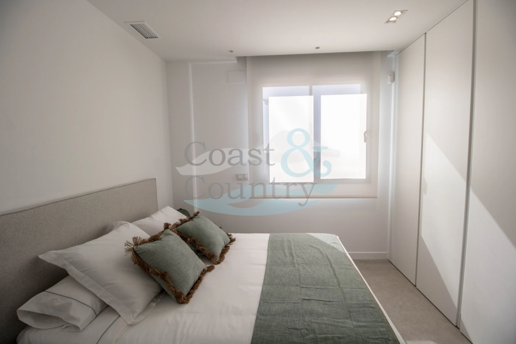 Modern Villa with Pool and Garden in Finestrat