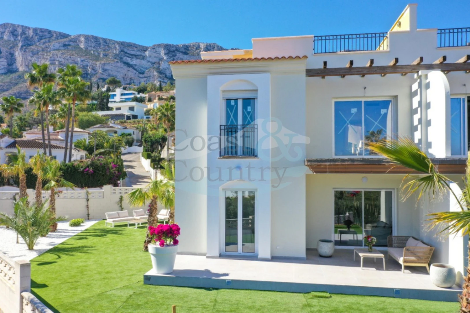 Elegant ground floor flat with private garden Dénia
