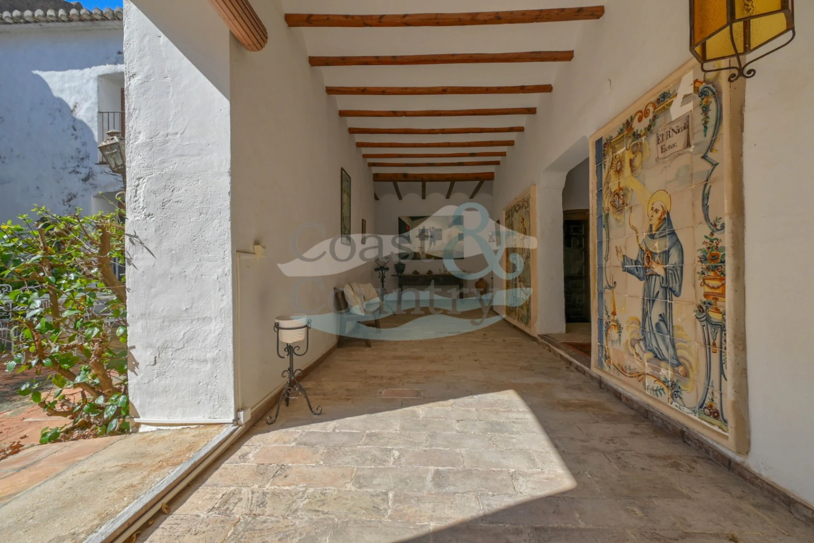 A Spectacular Medieval Convent in Jesús Pobre