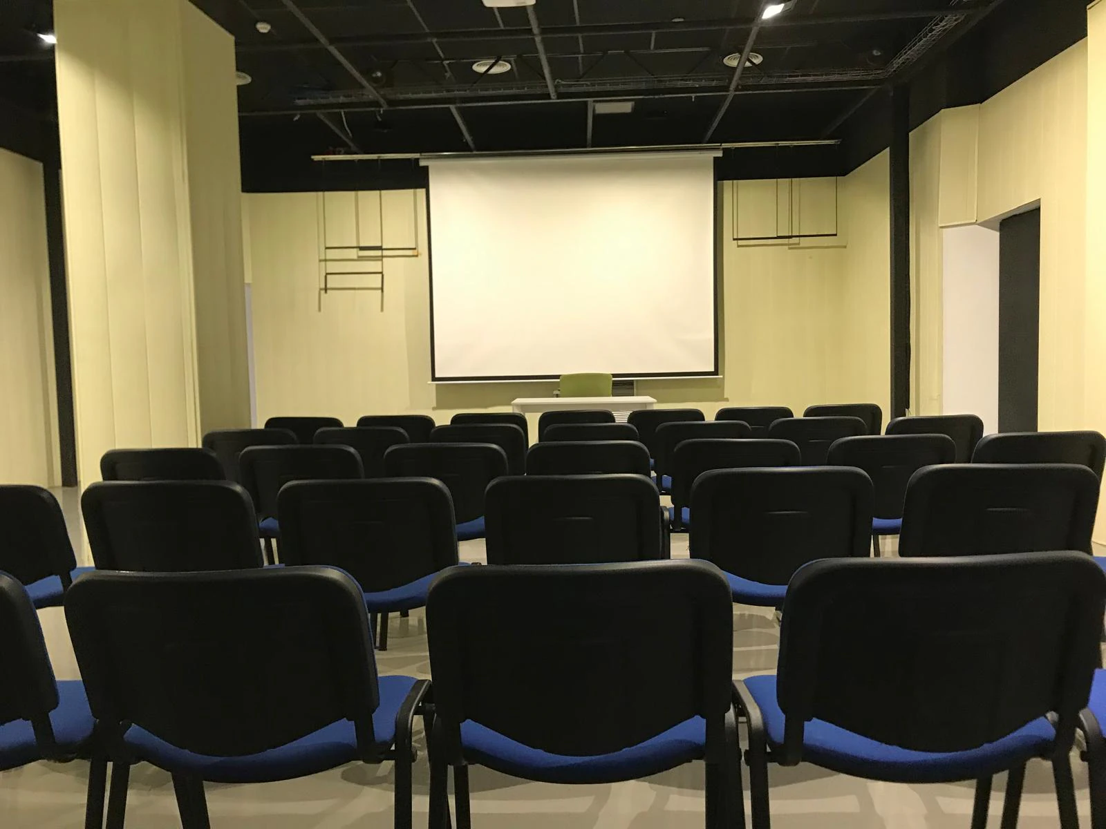 GREAT COMMERCIAL SPACE OPPORTUNITY FOR MULTIPLE USES WITH AN INCREDIBLE LOCATION
