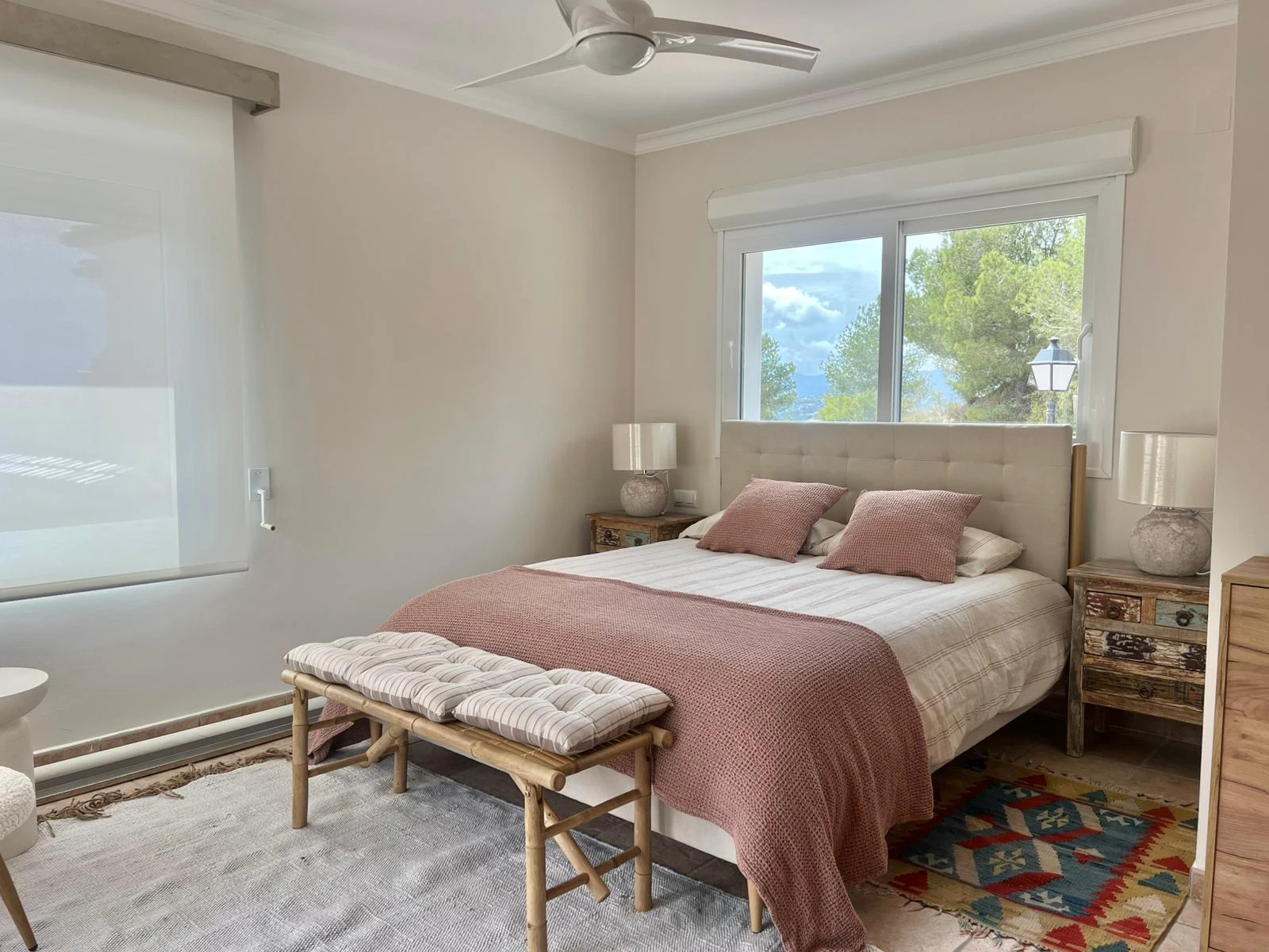 Villa en venta con 4 dormitorios, piscina privada y aire acondicionado.