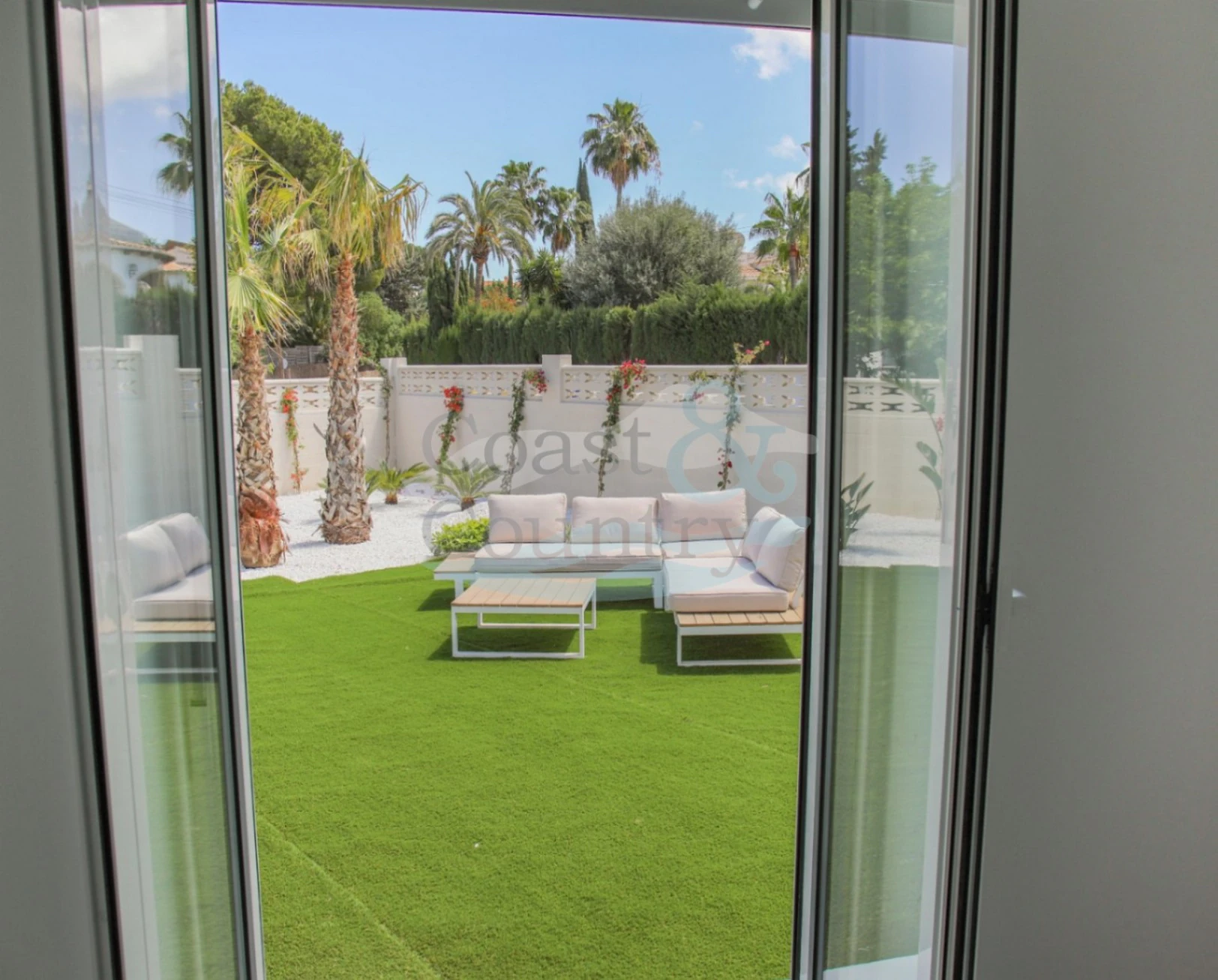 Elegant ground floor flat with private garden Dénia
