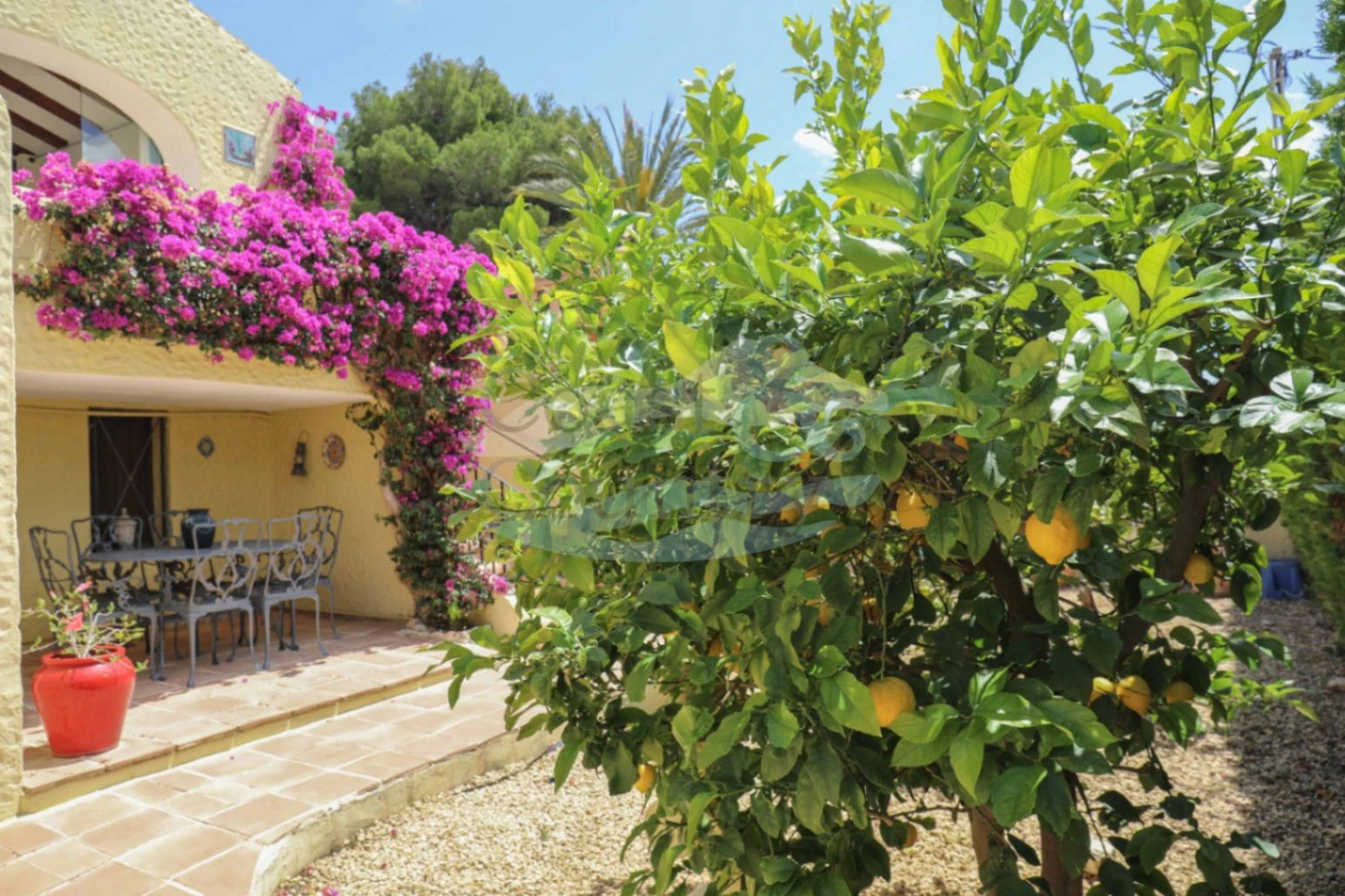 Prachtige villa op Montgo: weids uitzicht en tijdloze elegantie