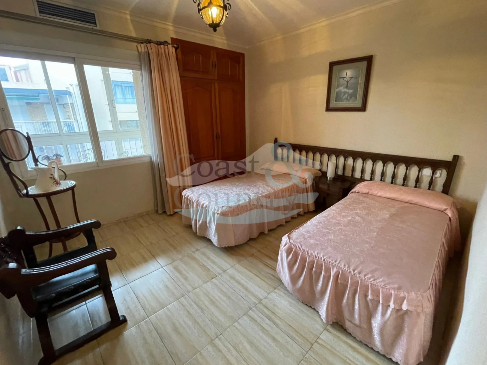 Stunning Spacious Central Apartment in Calpe, Steps from the Beach