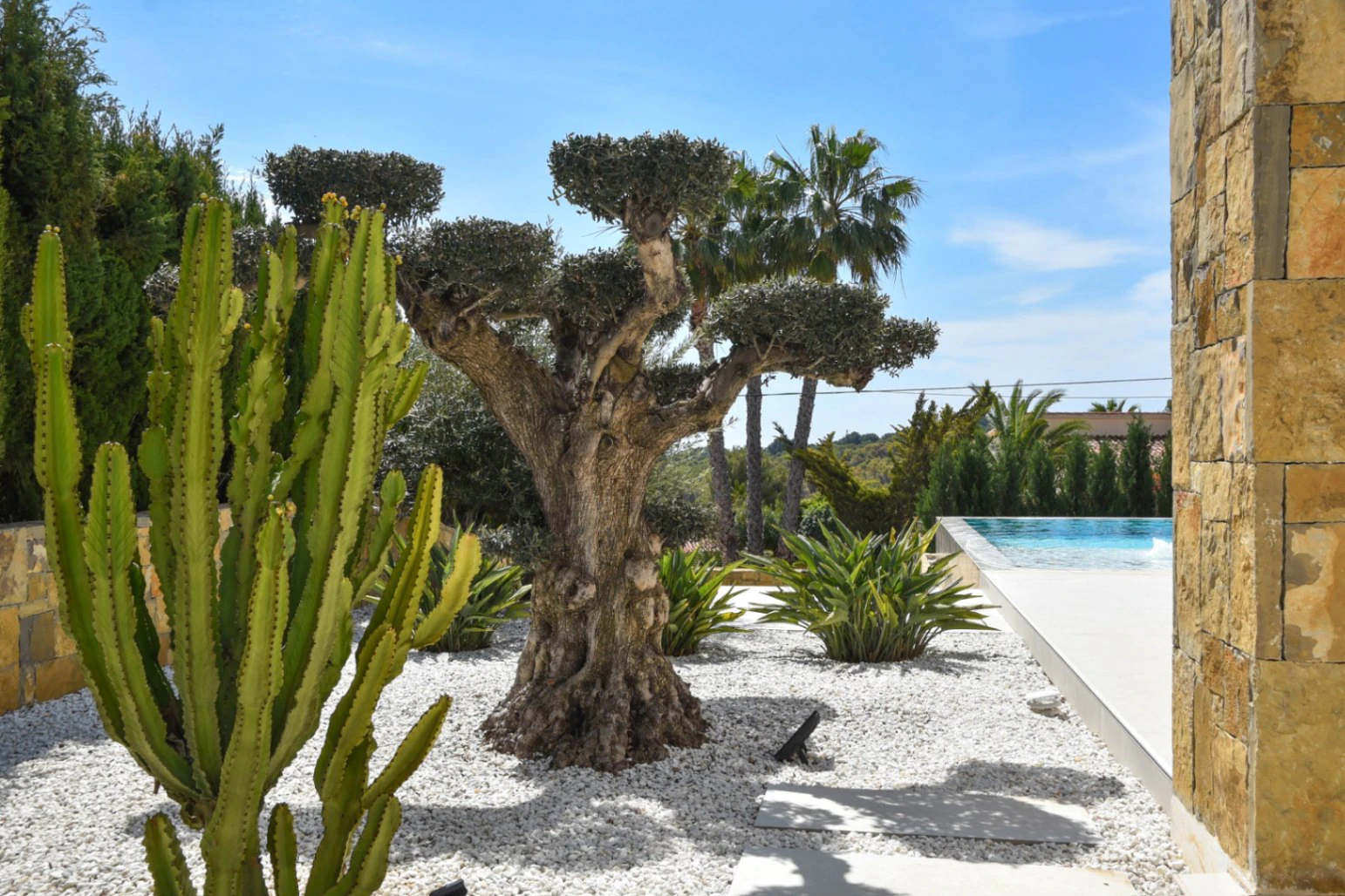 Lyxig modern villa med havsutsikt i Moraira