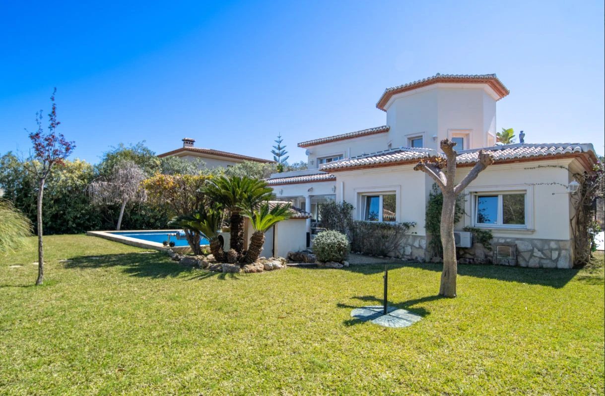 CC1258 - Venta de villa en Javea con 3 habitaciones y piscina
