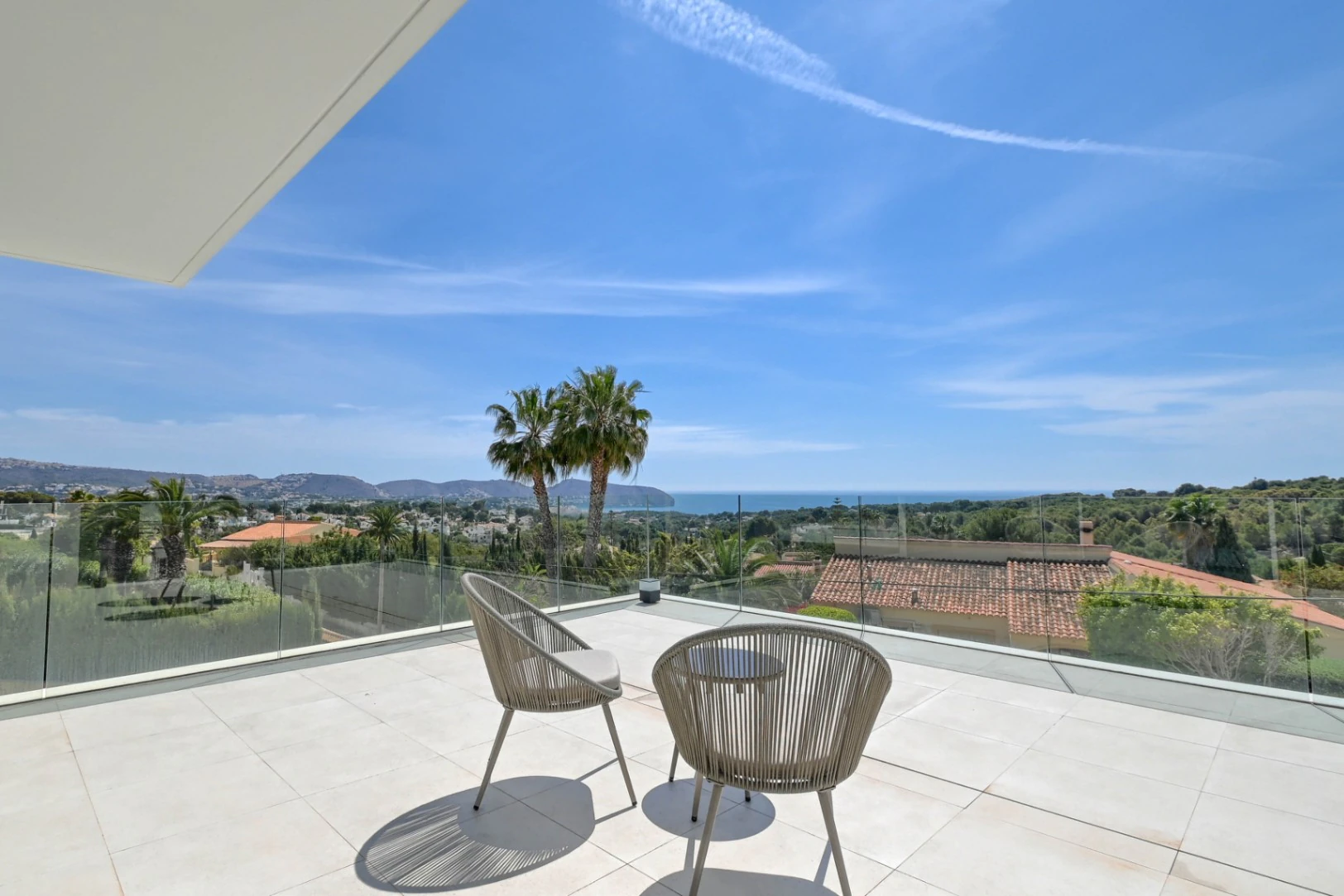 Lyxig modern villa med havsutsikt i Moraira