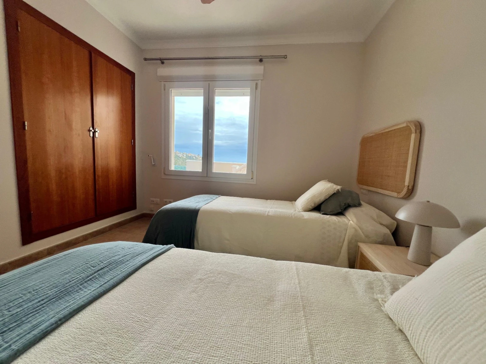 Villa en venta con 4 dormitorios, piscina privada y aire acondicionado.
