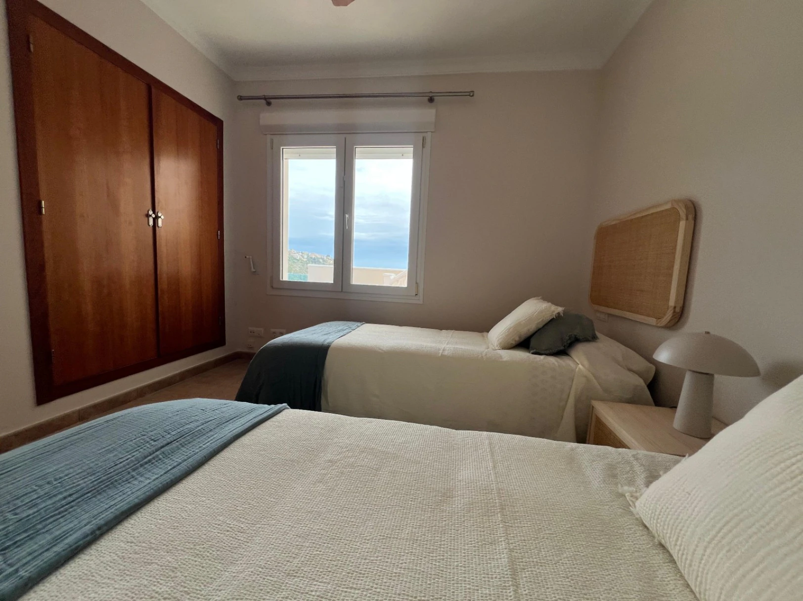 Villa en venta con 4 dormitorios, piscina privada y aire acondicionado.