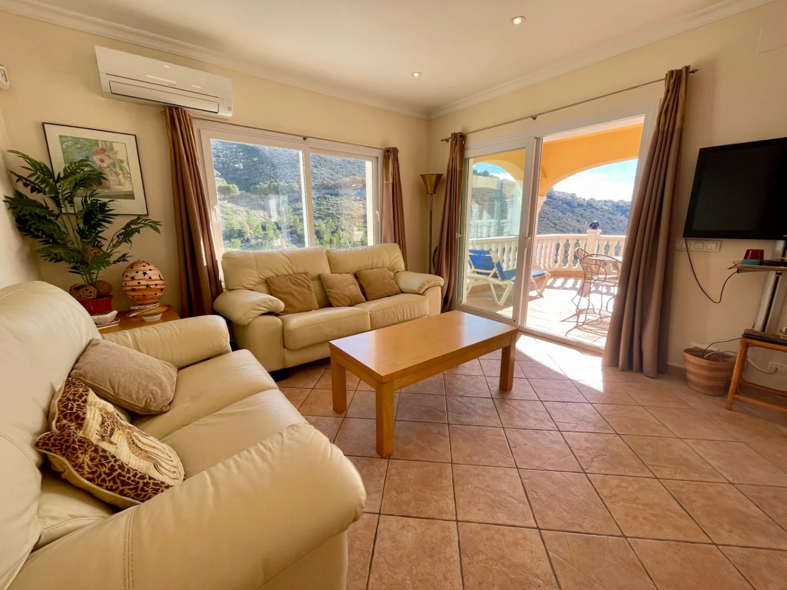 Your Mediterranean retreat. Villa with sea views in Benitachell