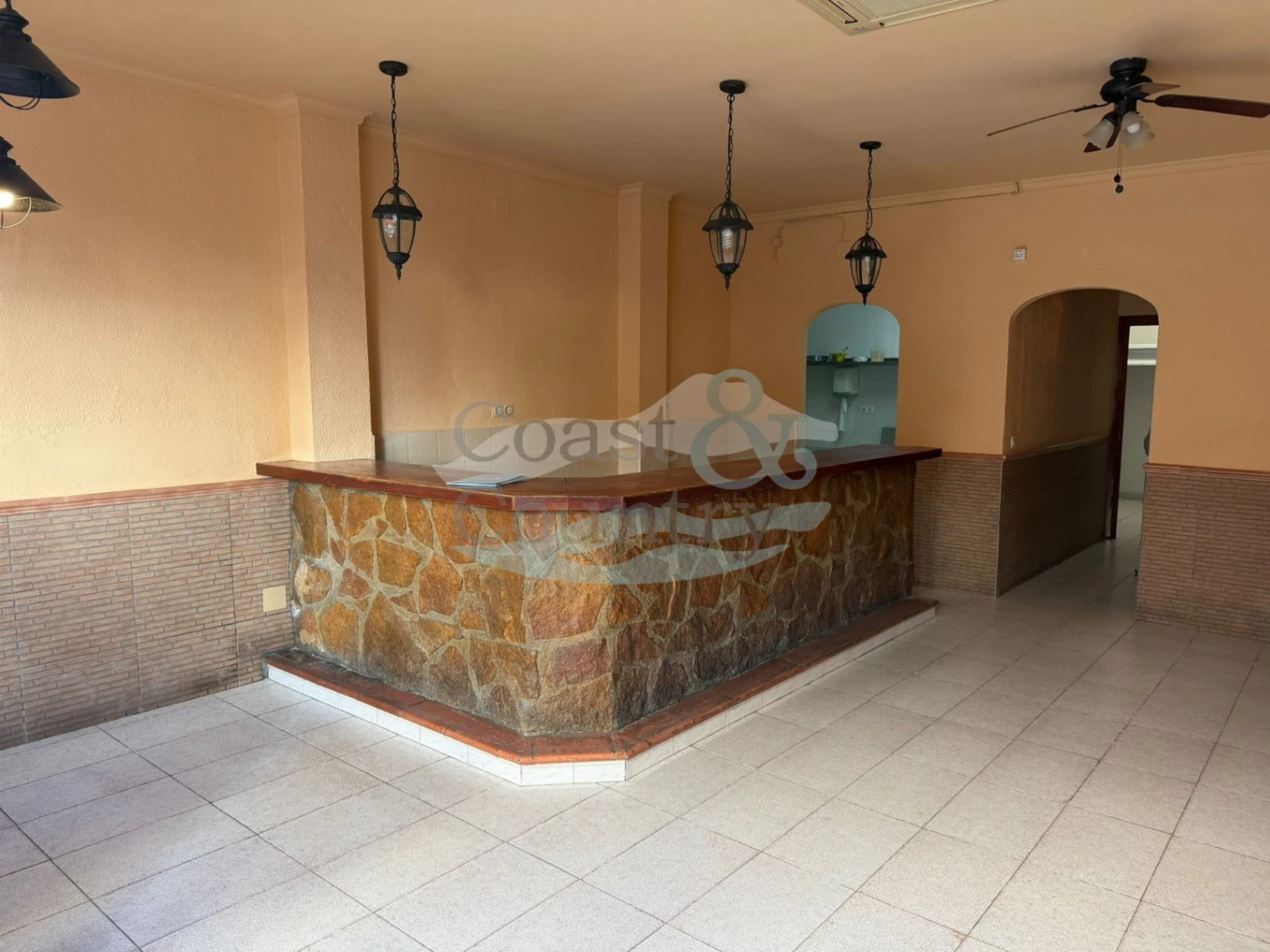 Commercieel te koop in Moraira - 81 m² met airconditioning