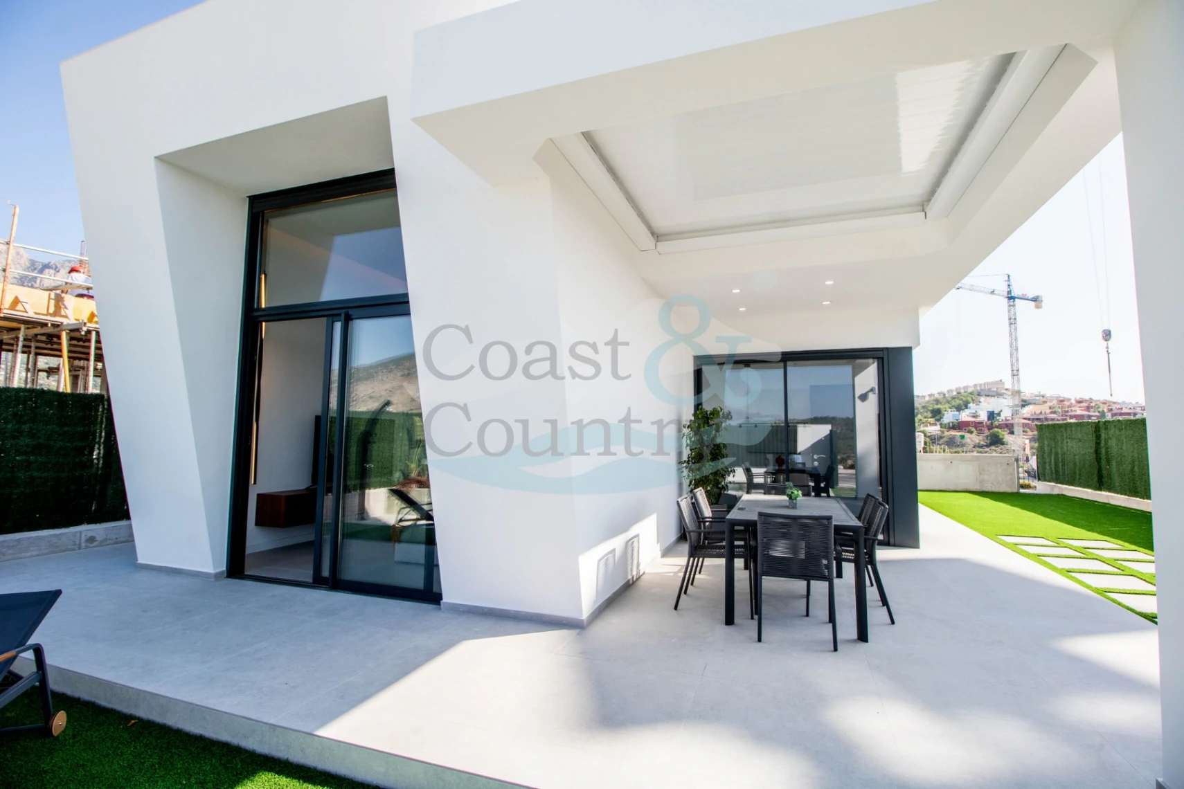 Modern Villa with Pool and Garden in Finestrat