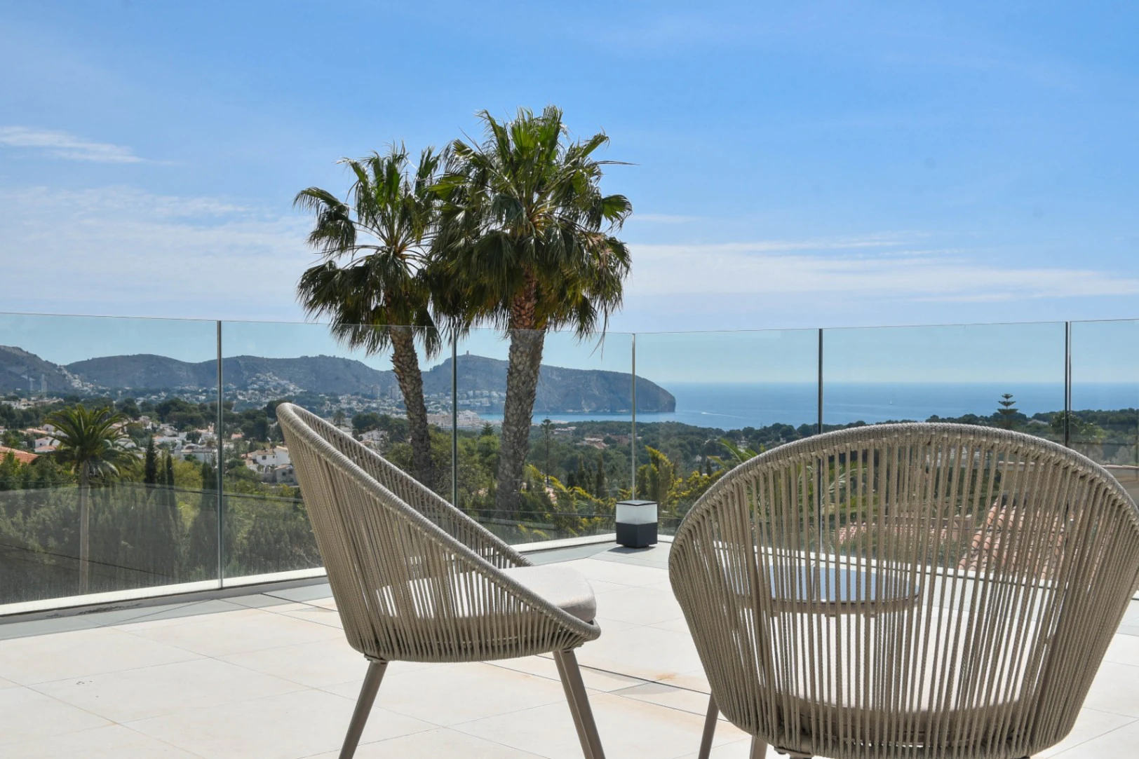 Lyxig modern villa med havsutsikt i Moraira