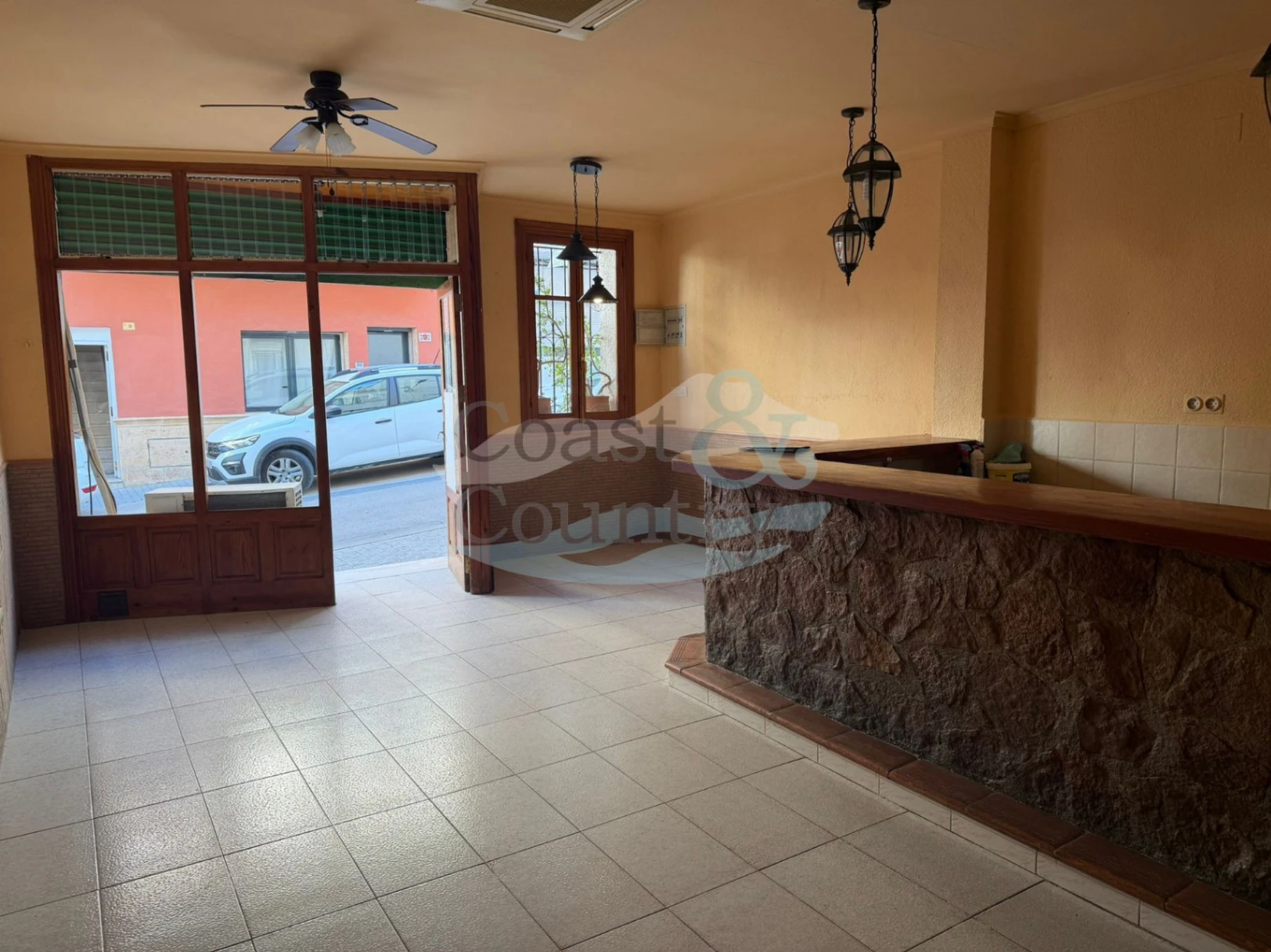Commercieel te koop in Moraira - 81 m² met airconditioning