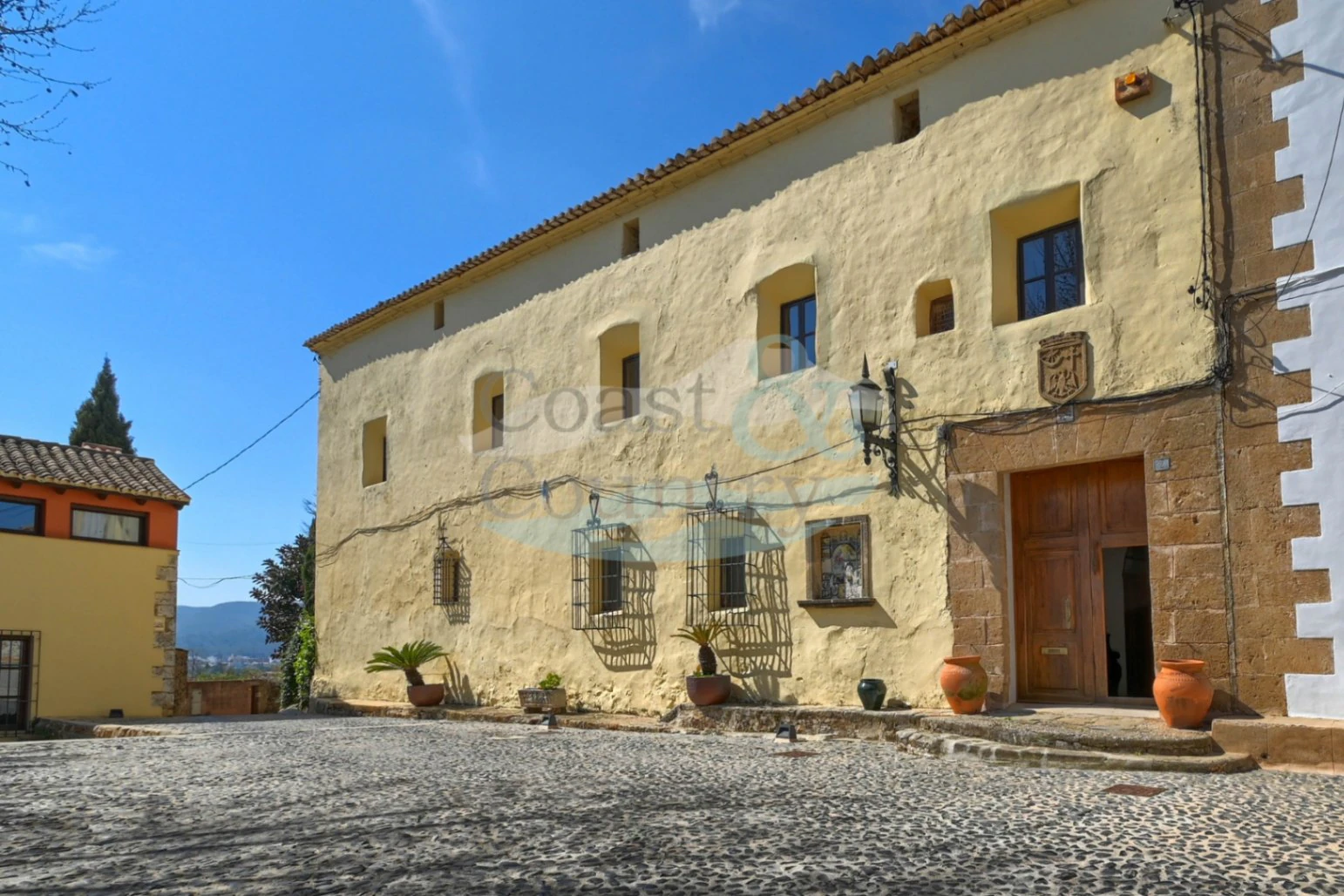 A Spectacular Medieval Convent in Jesús Pobre