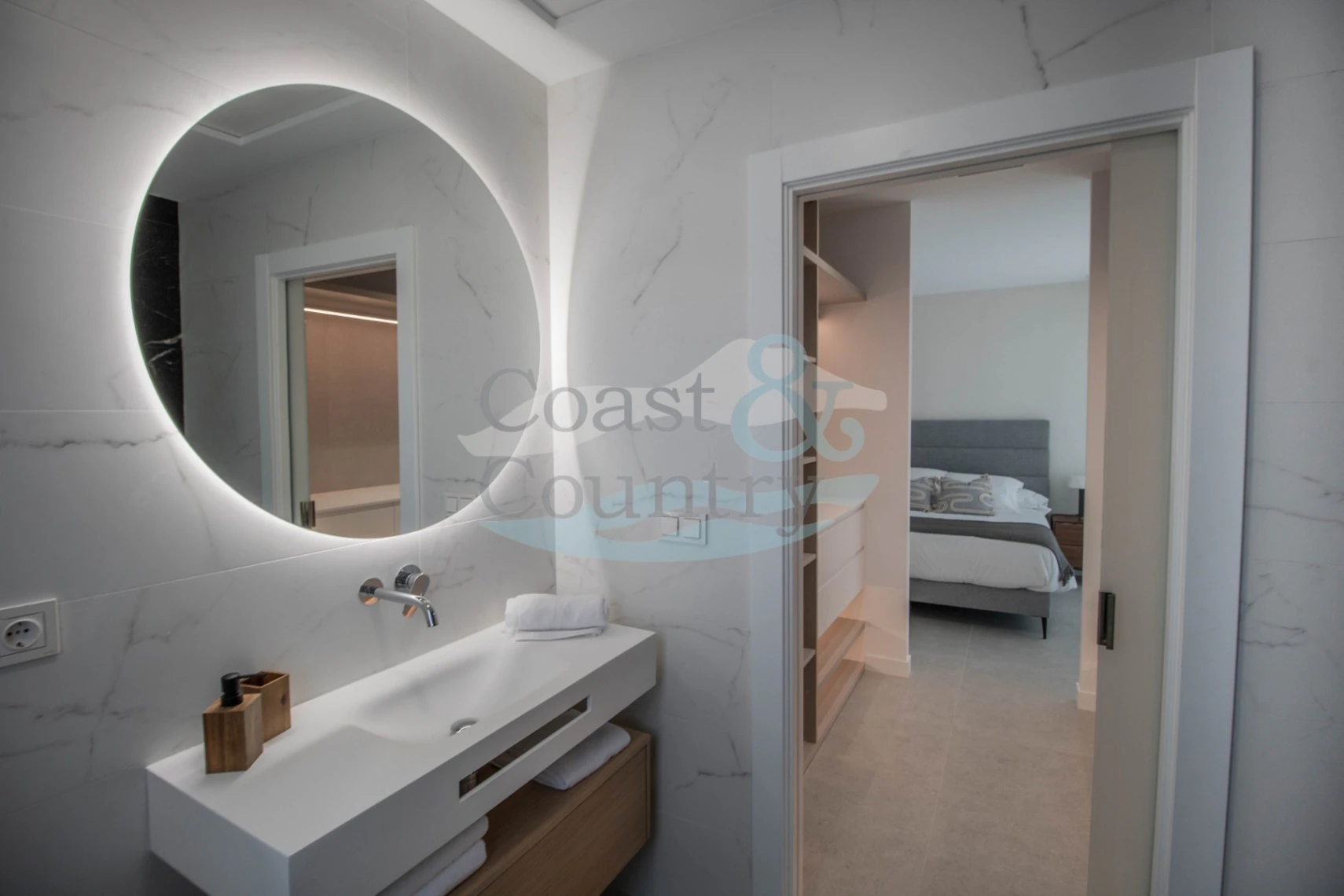 Modern Villa with Pool and Garden in Finestrat