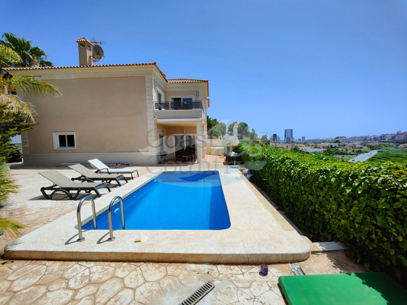 Magnificent modern-style house in Calpe