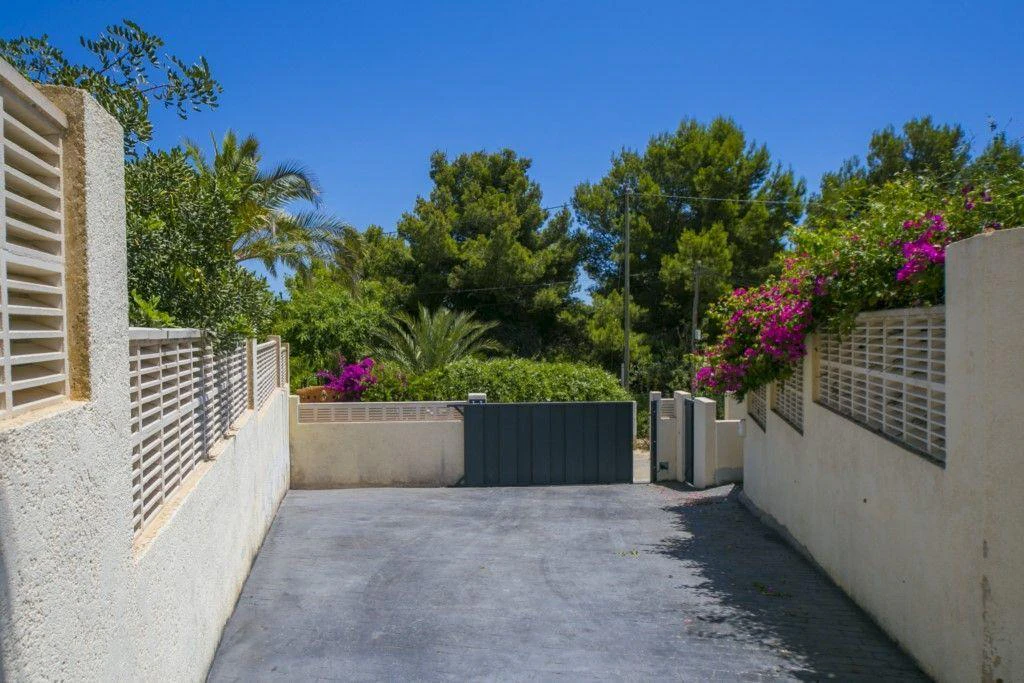 Charming 3-Bedroom Casa with Private Pool in Calpe