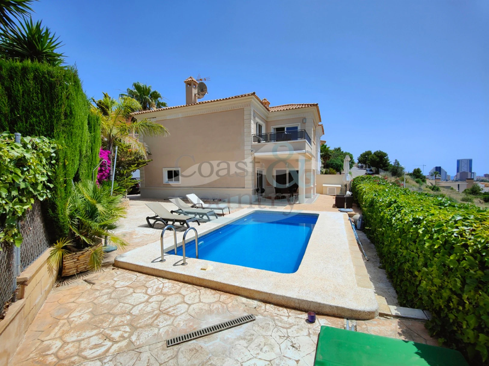 Magnificent modern-style house in Calpe