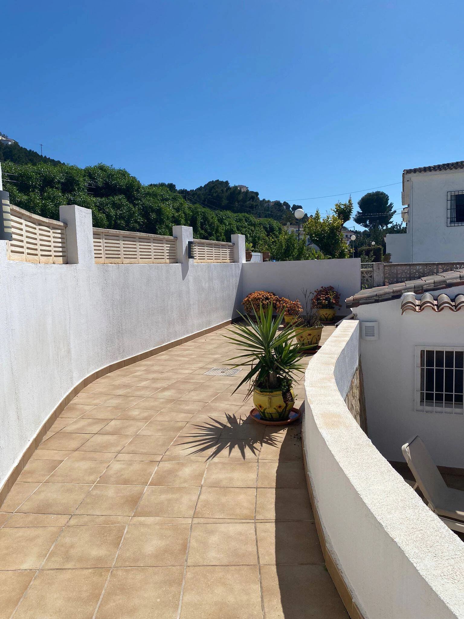 HALFVRIJSTAAND HUIS IN MORAIRA