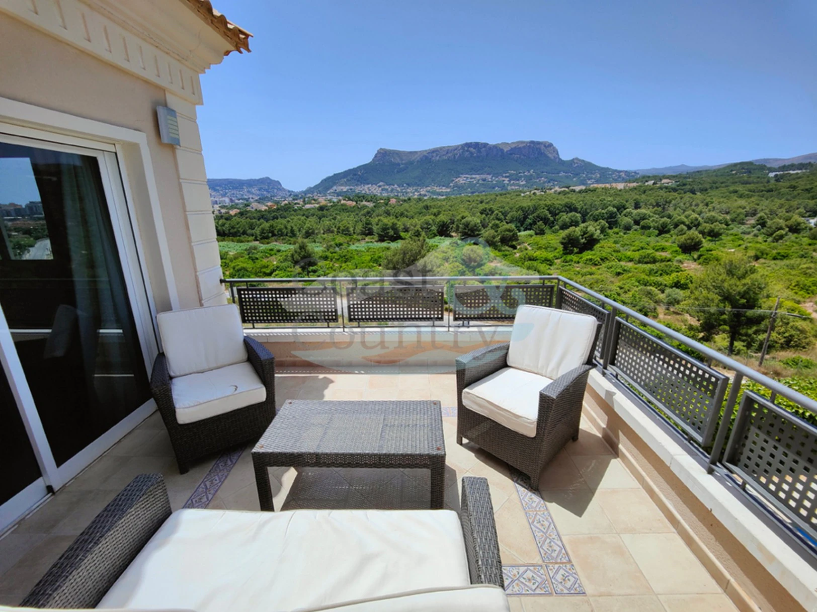 Magnificent modern-style house in Calpe