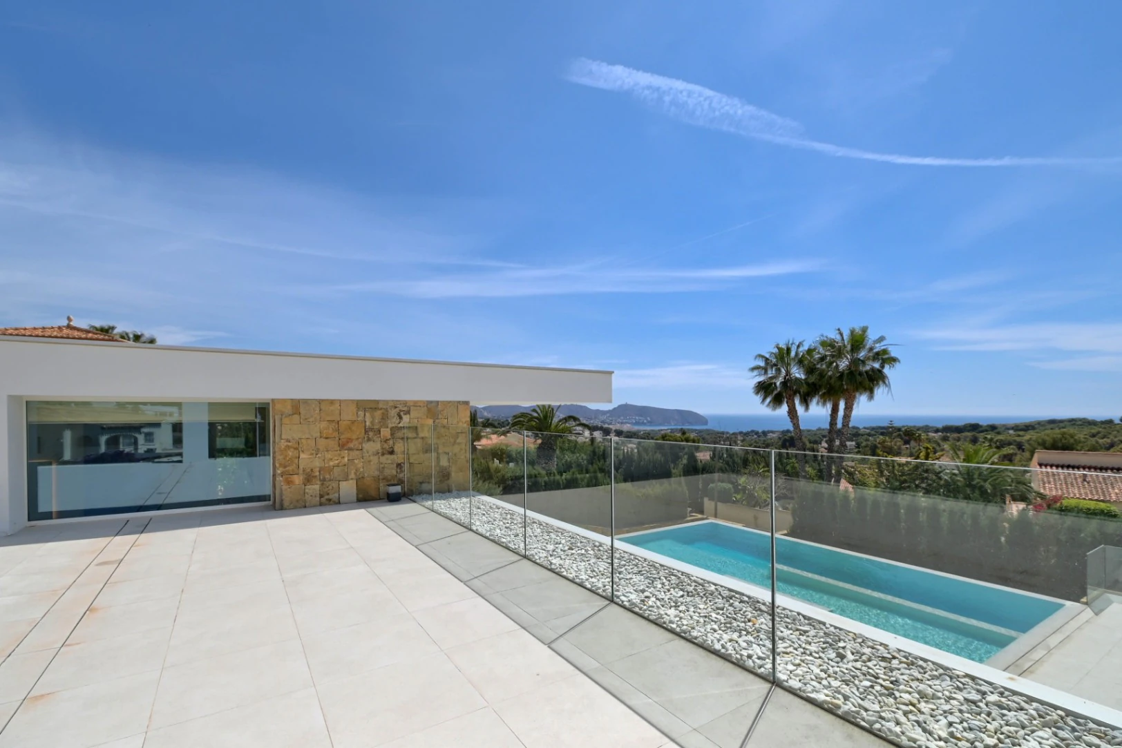 Lyxig modern villa med havsutsikt i Moraira