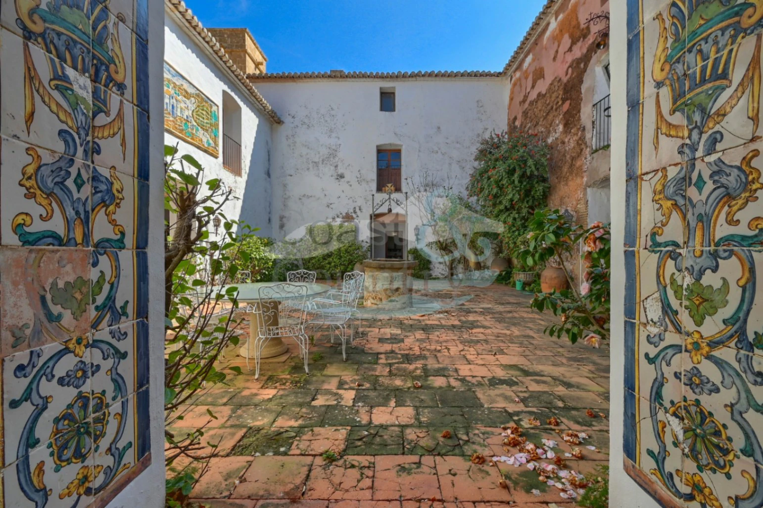 A Spectacular Medieval Convent in Jesús Pobre