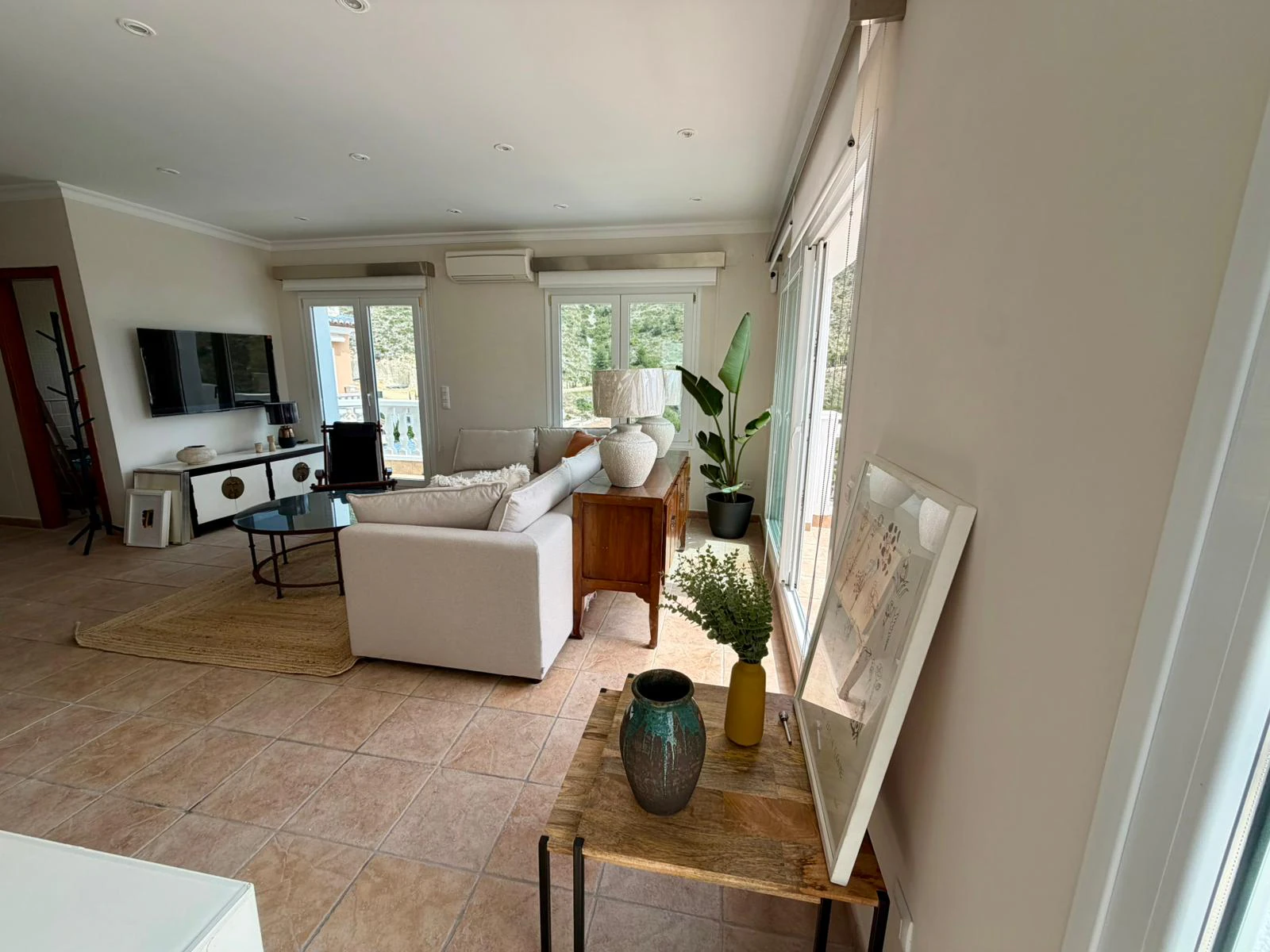 Villa en venta con 4 dormitorios, piscina privada y aire acondicionado.