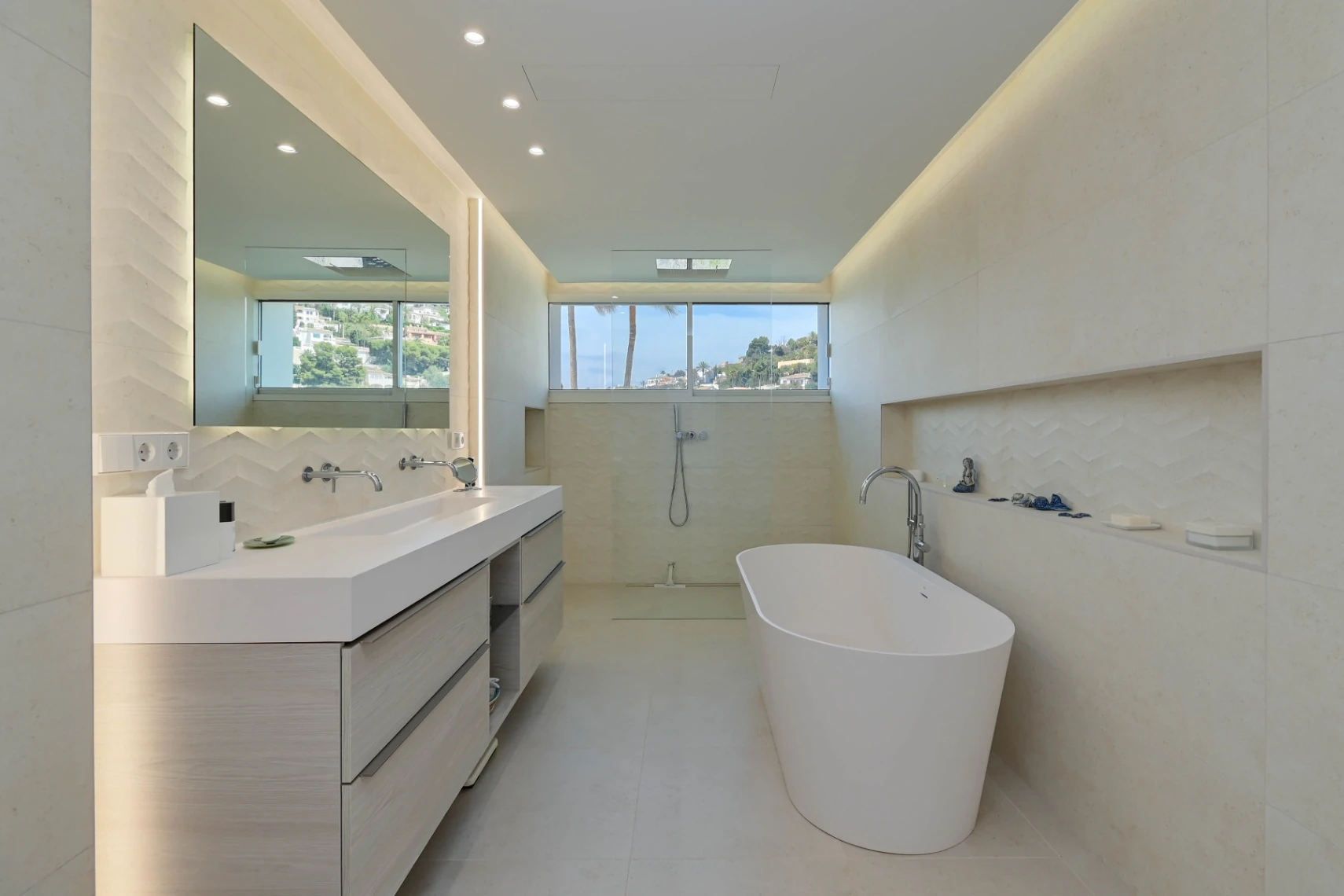 Lyxig modern villa med havsutsikt i Moraira