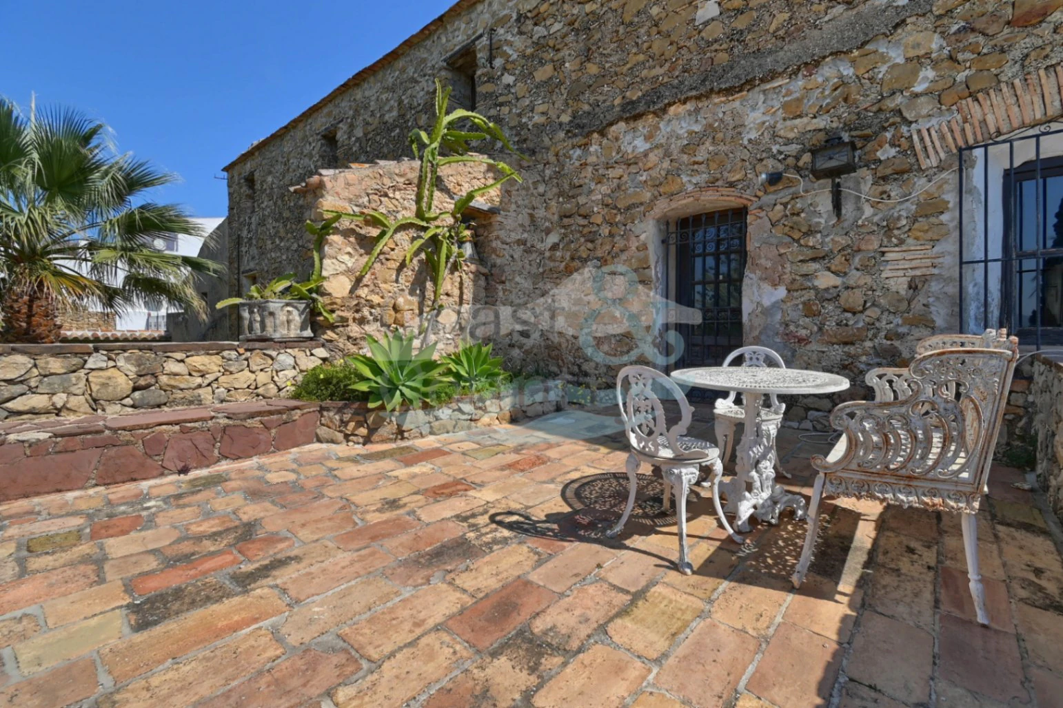 A Spectacular Medieval Convent in Jesús Pobre
