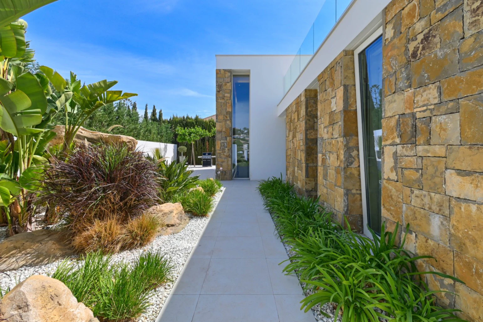Lyxig modern villa med havsutsikt i Moraira