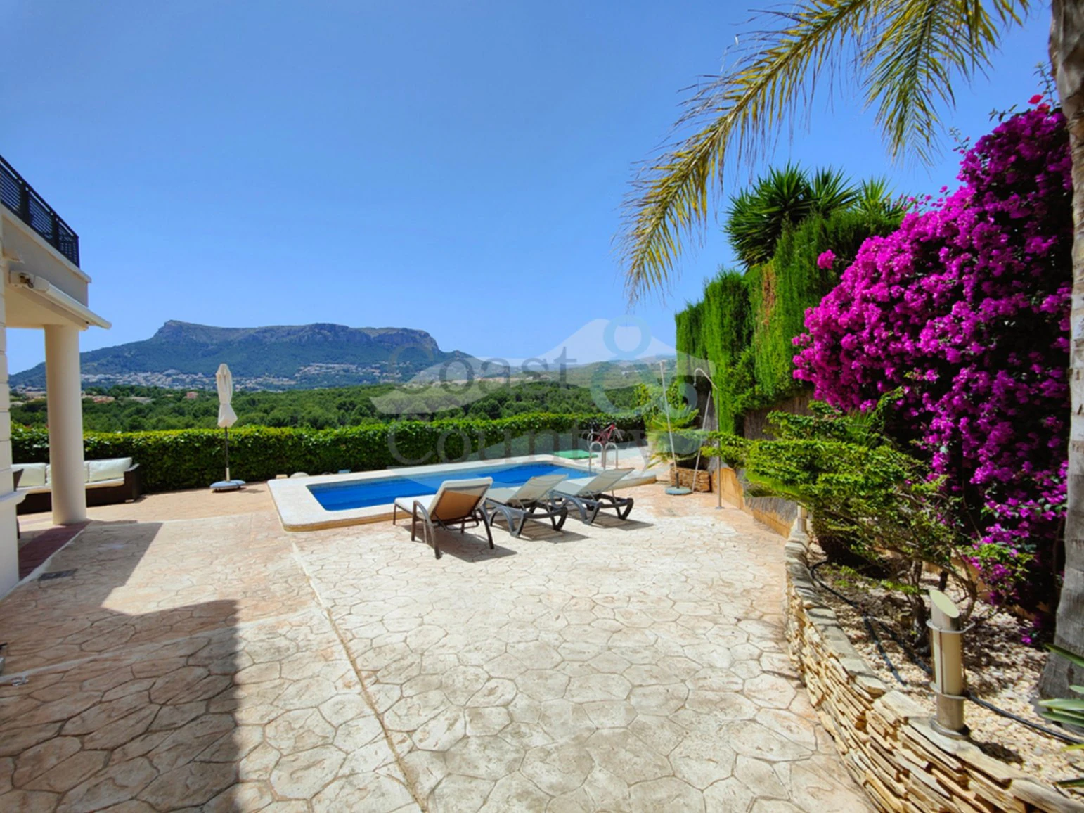 Magnificent modern-style house in Calpe