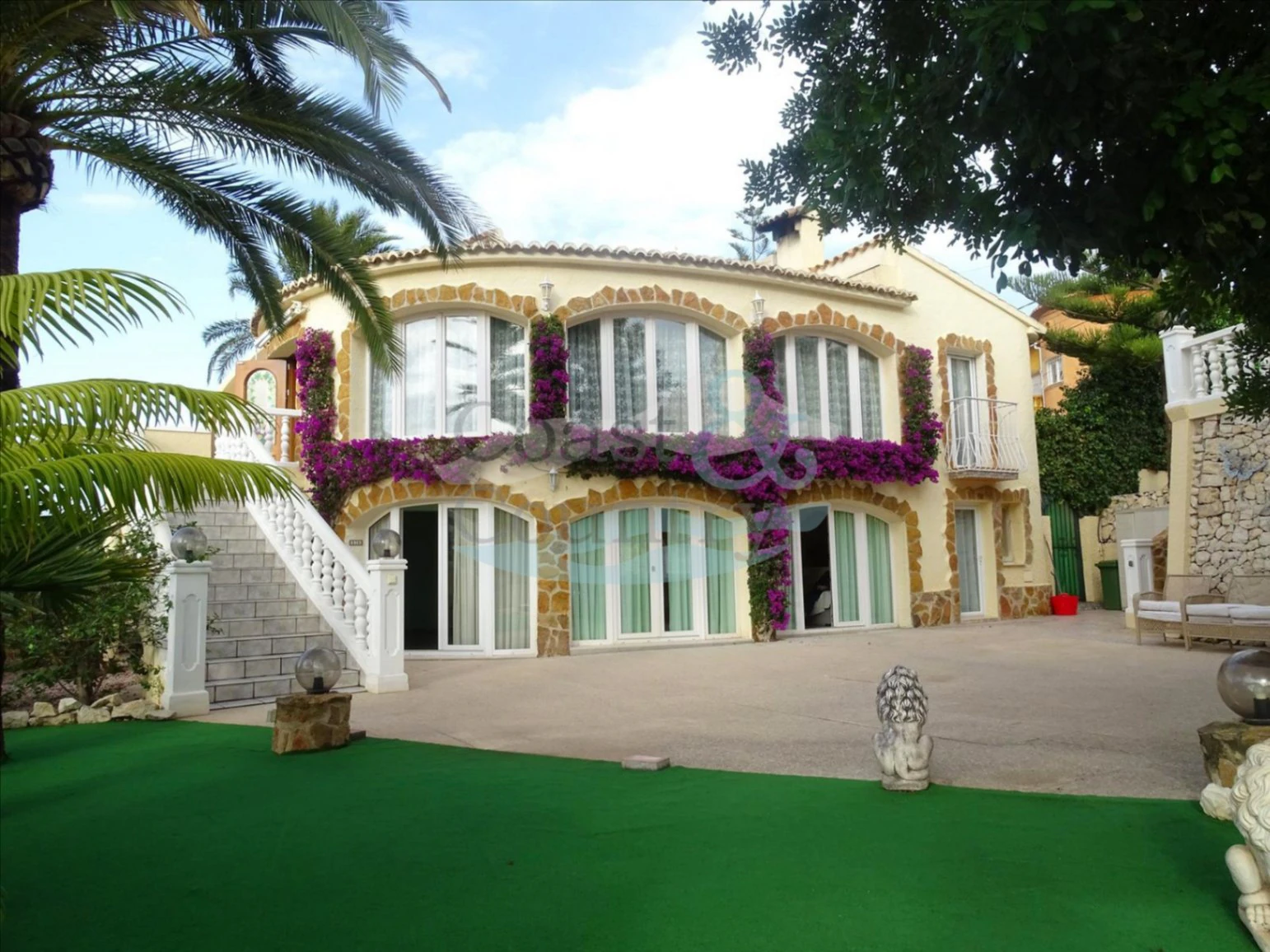 CC1201c - Villa with Independent Apartments and Panoramic Views
