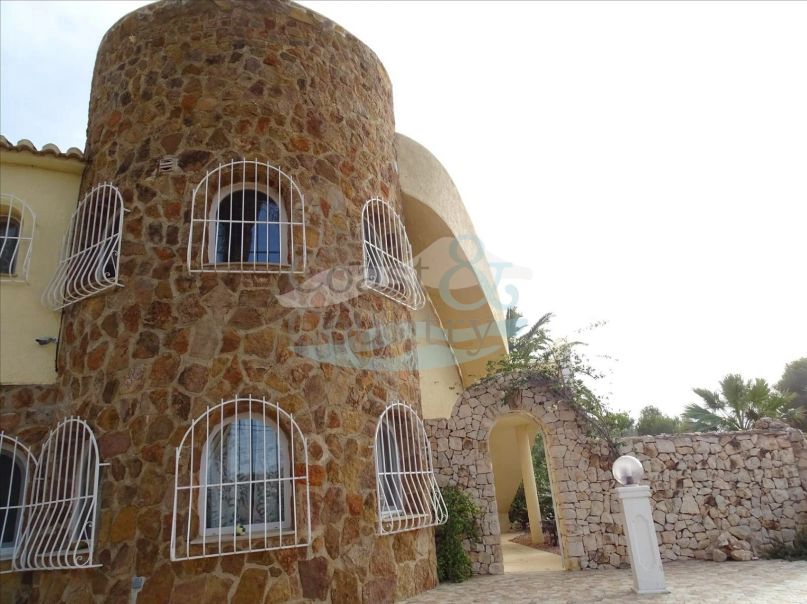 Villa with Independent Apartments and Panoramic Views