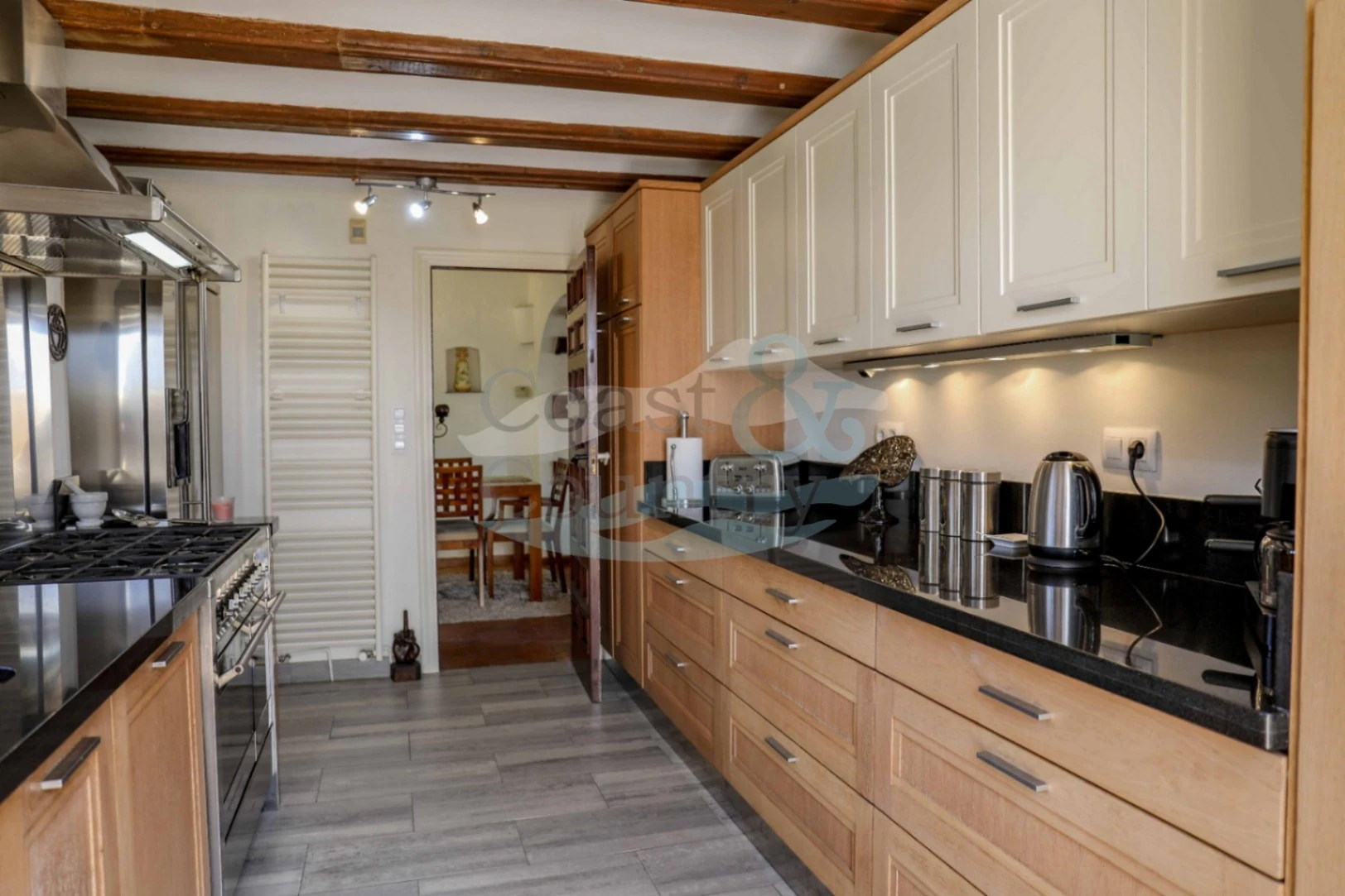 Prachtige villa op Montgo: weids uitzicht en tijdloze elegantie