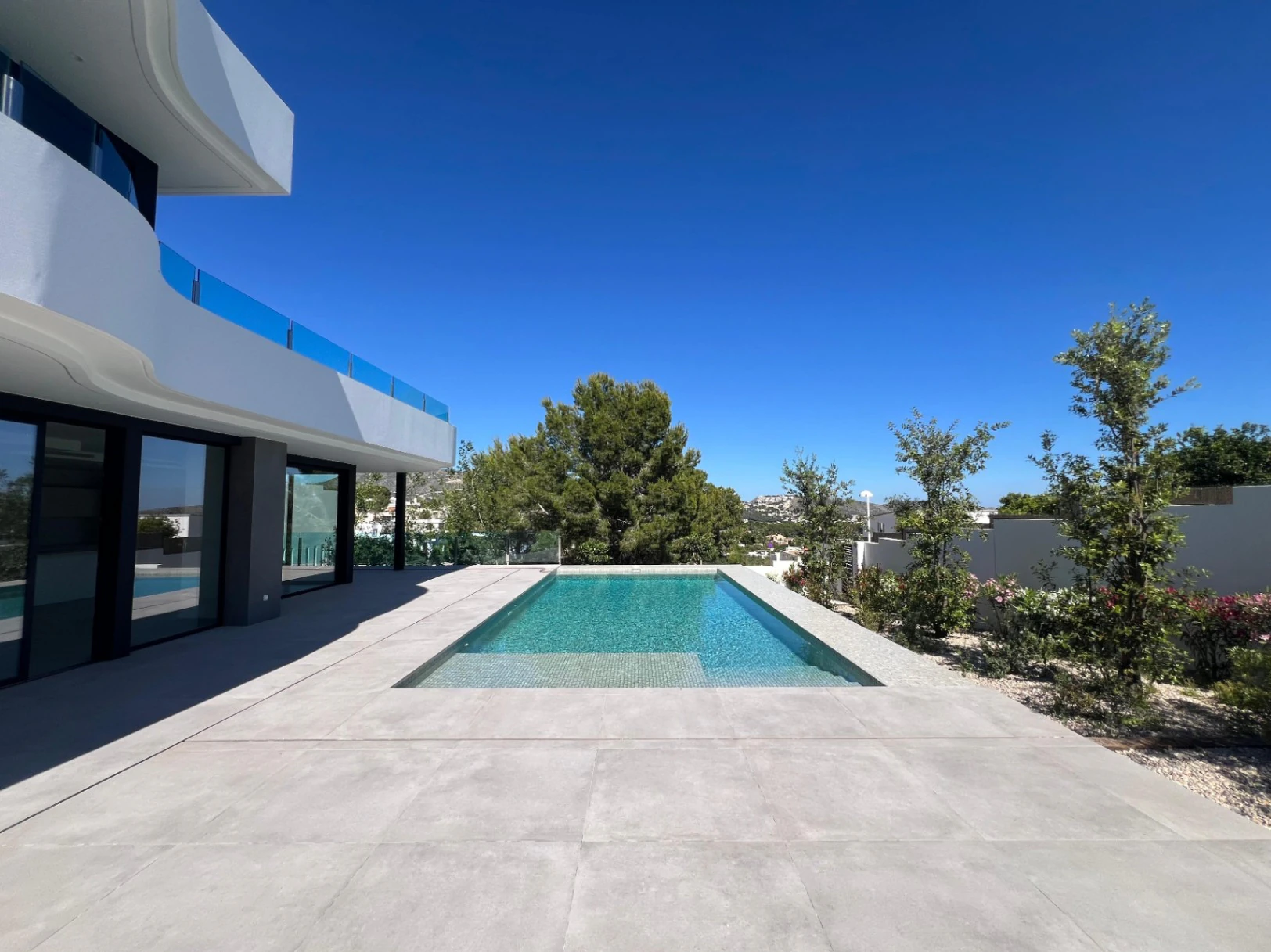 Exclusieve moderne villa te koop in Moraira