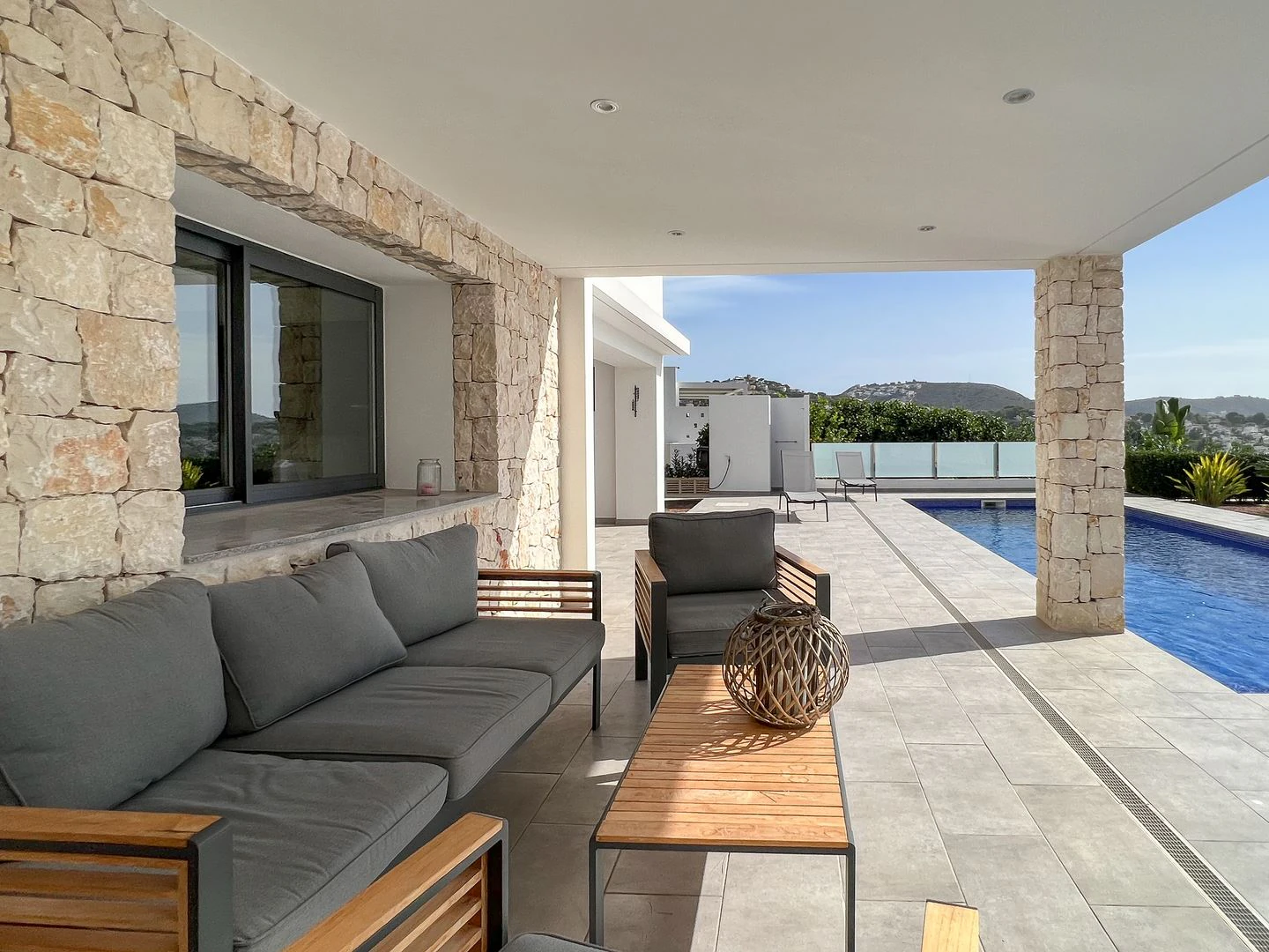 Modern villa for sale with sea view in Moraira