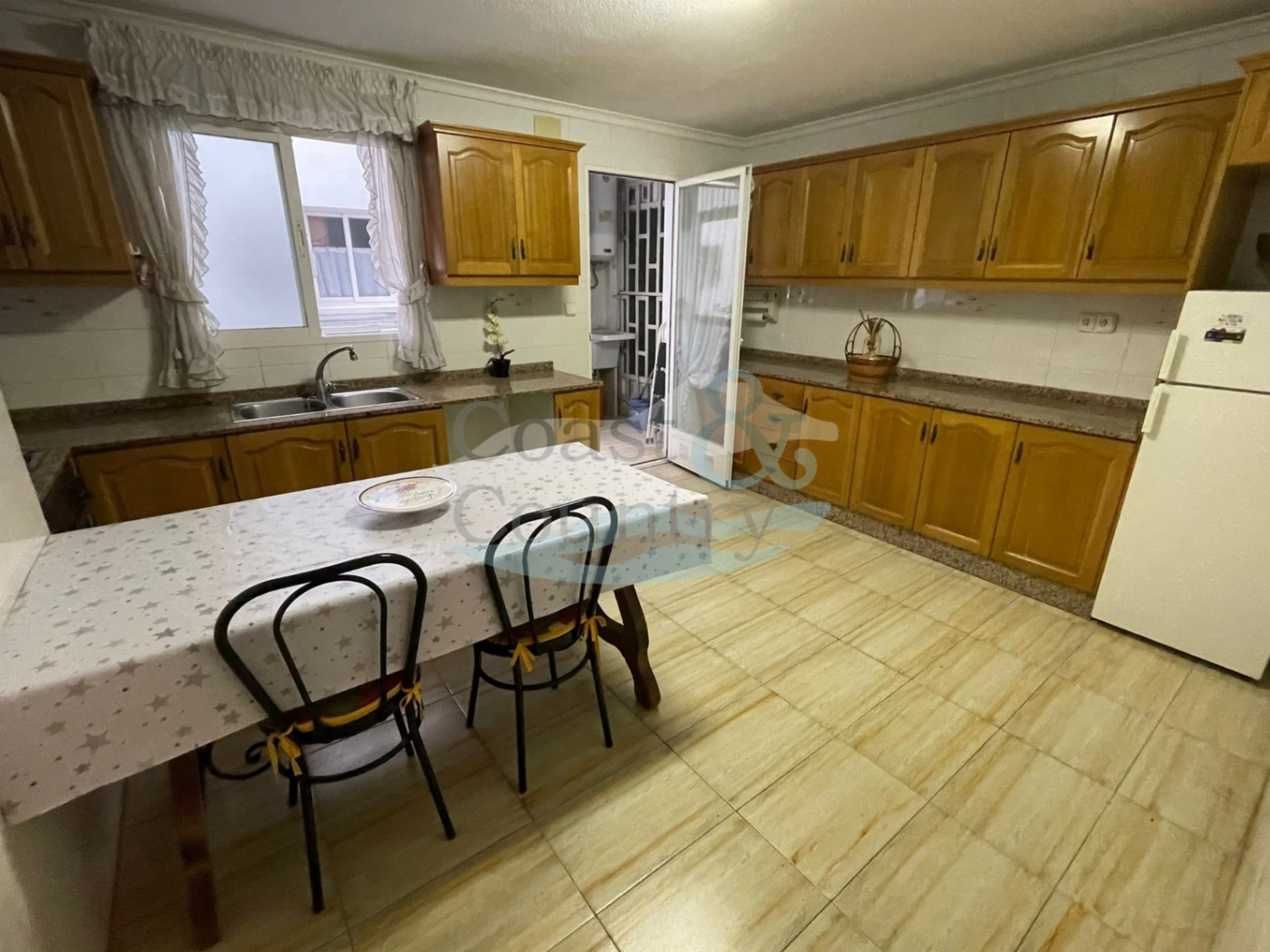 Stunning Spacious Central Apartment in Calpe, Steps from the Beach
