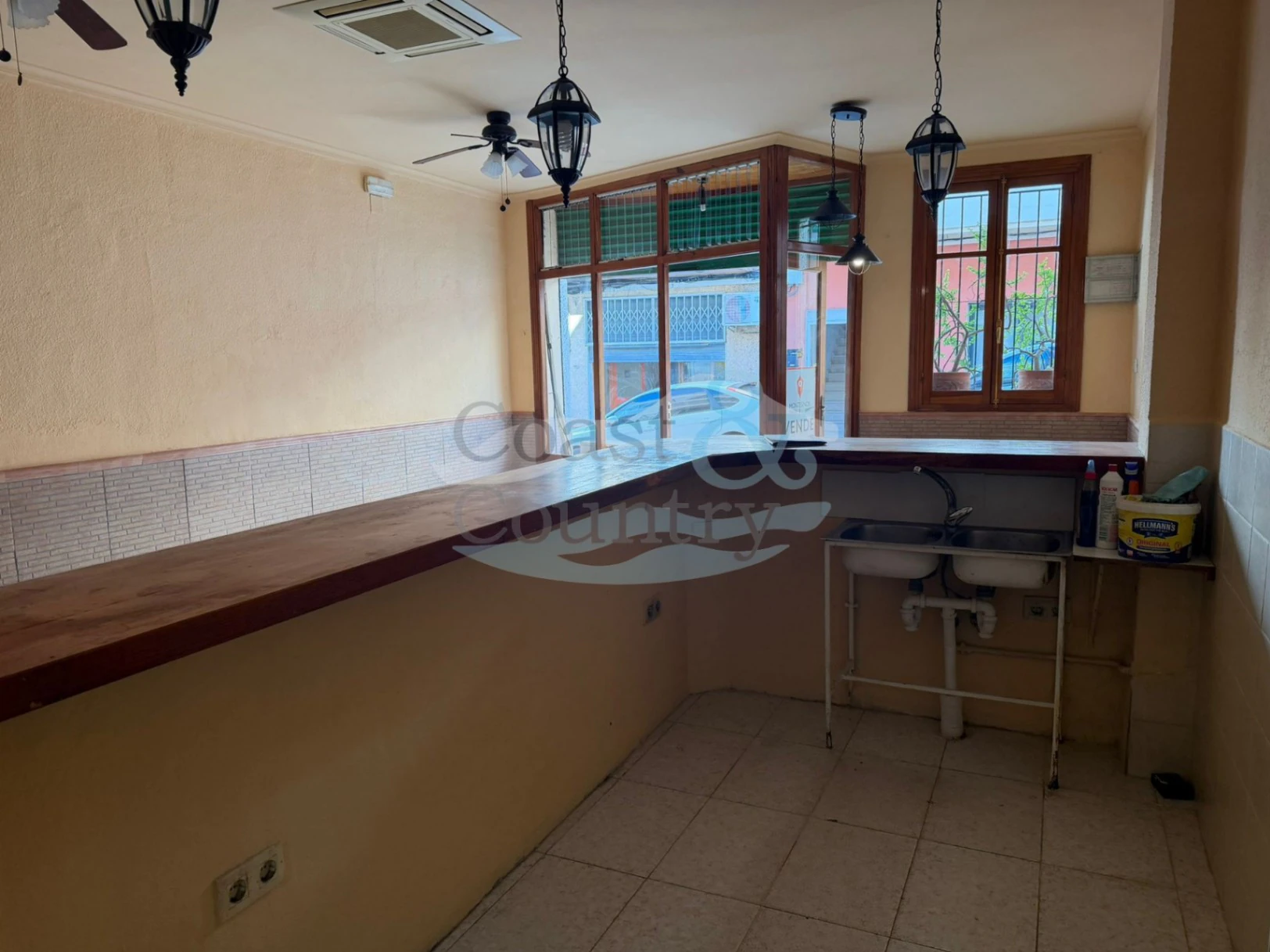 Commercieel te koop in Moraira - 81 m² met airconditioning