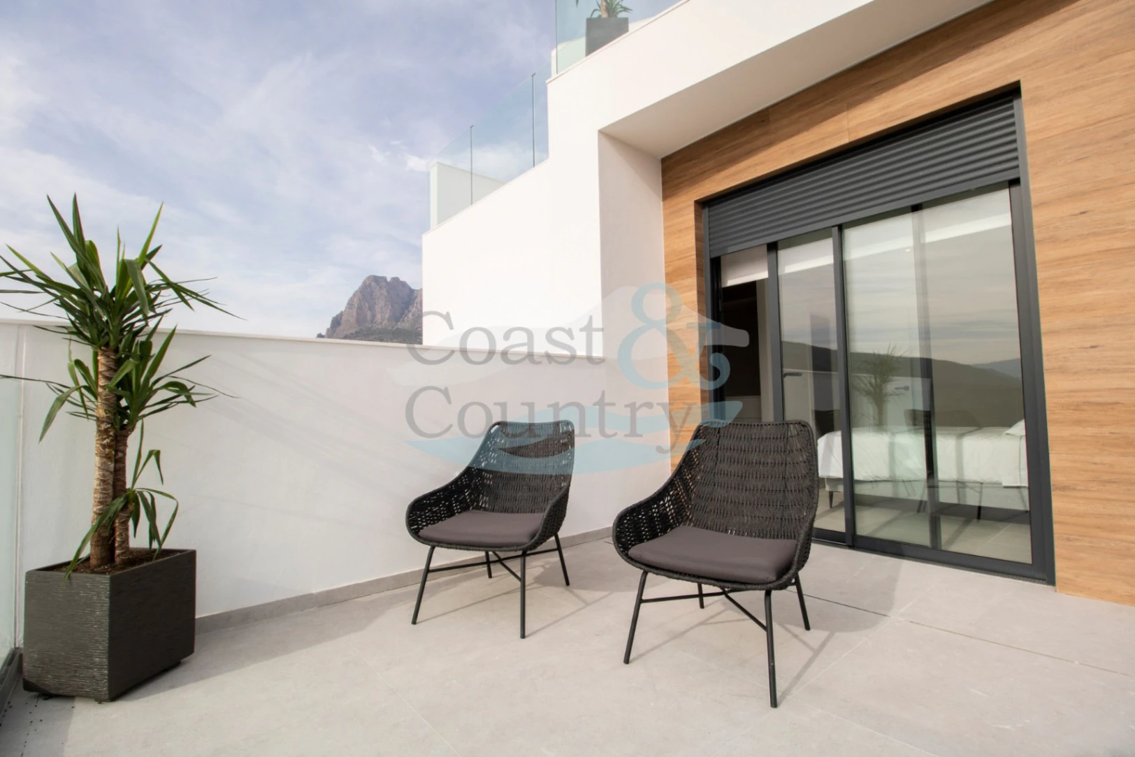 Modern Villa with Pool and Garden in Finestrat