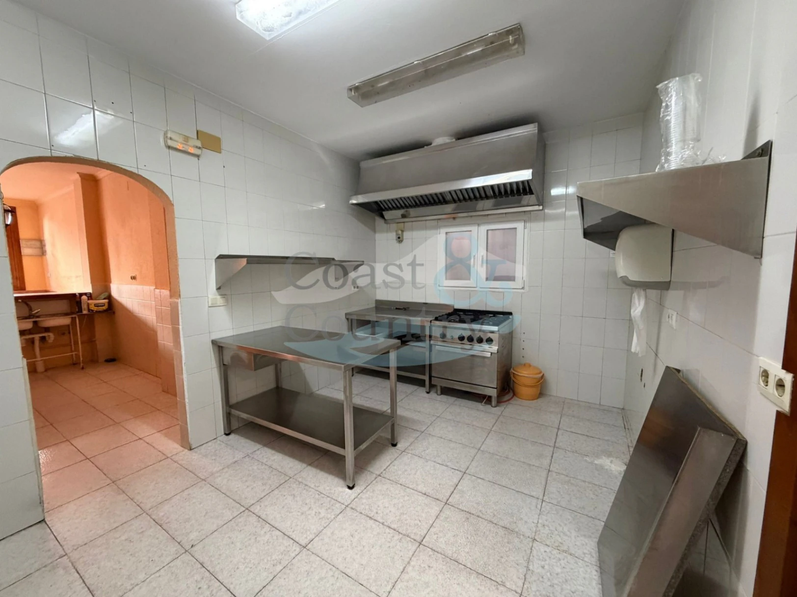 Commercieel te koop in Moraira - 81 m² met airconditioning