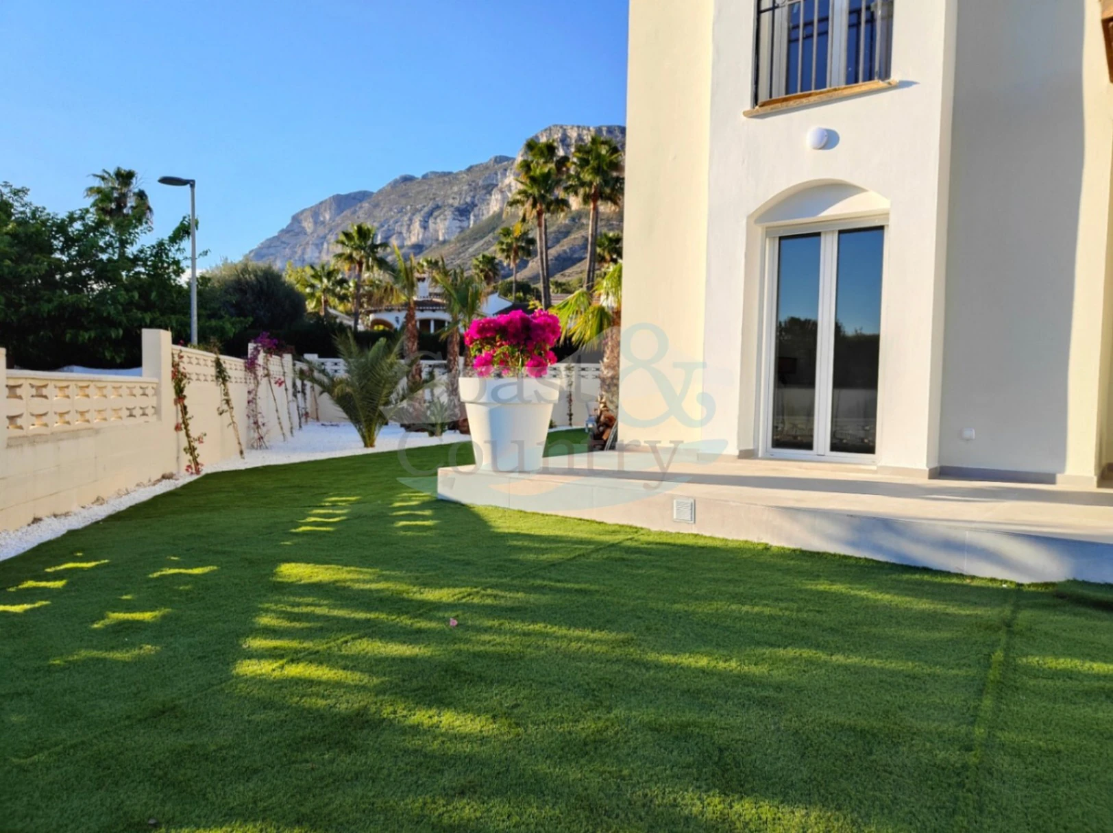 Elegant ground floor flat with private garden Dénia