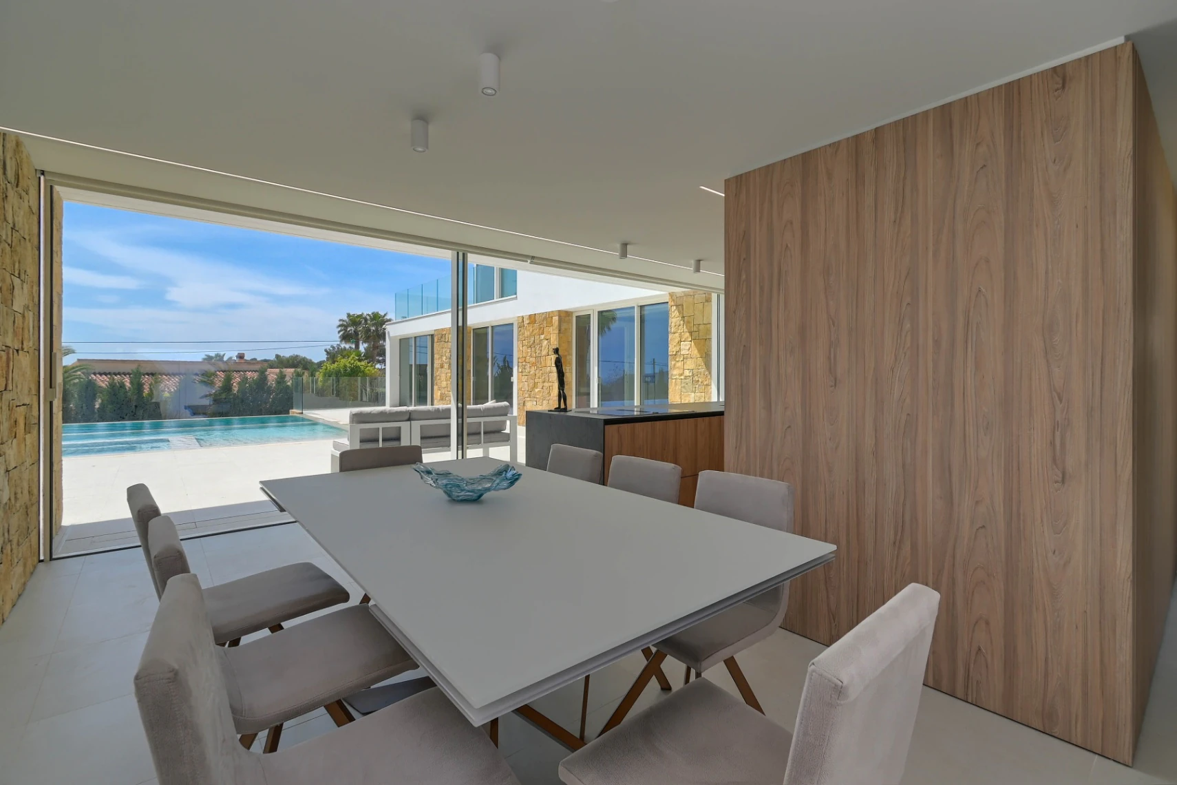 Lyxig modern villa med havsutsikt i Moraira