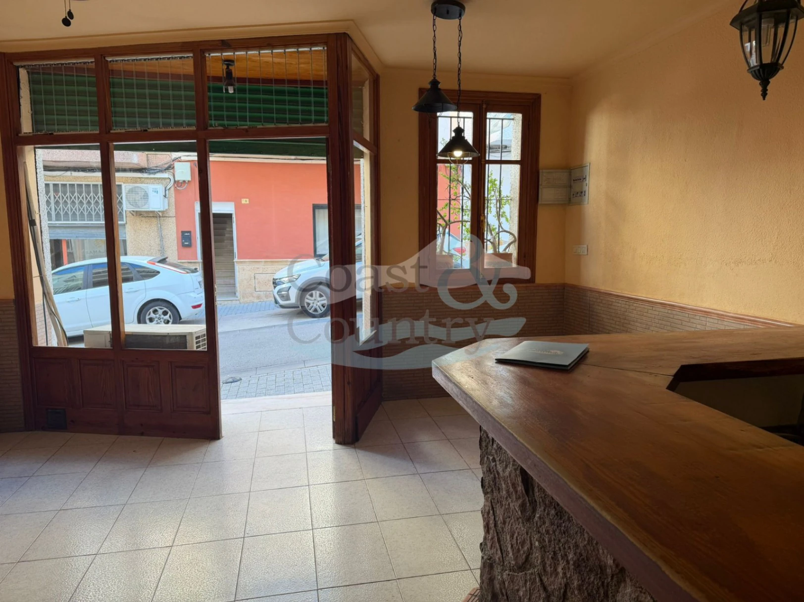 Commercieel te koop in Moraira - 81 m² met airconditioning