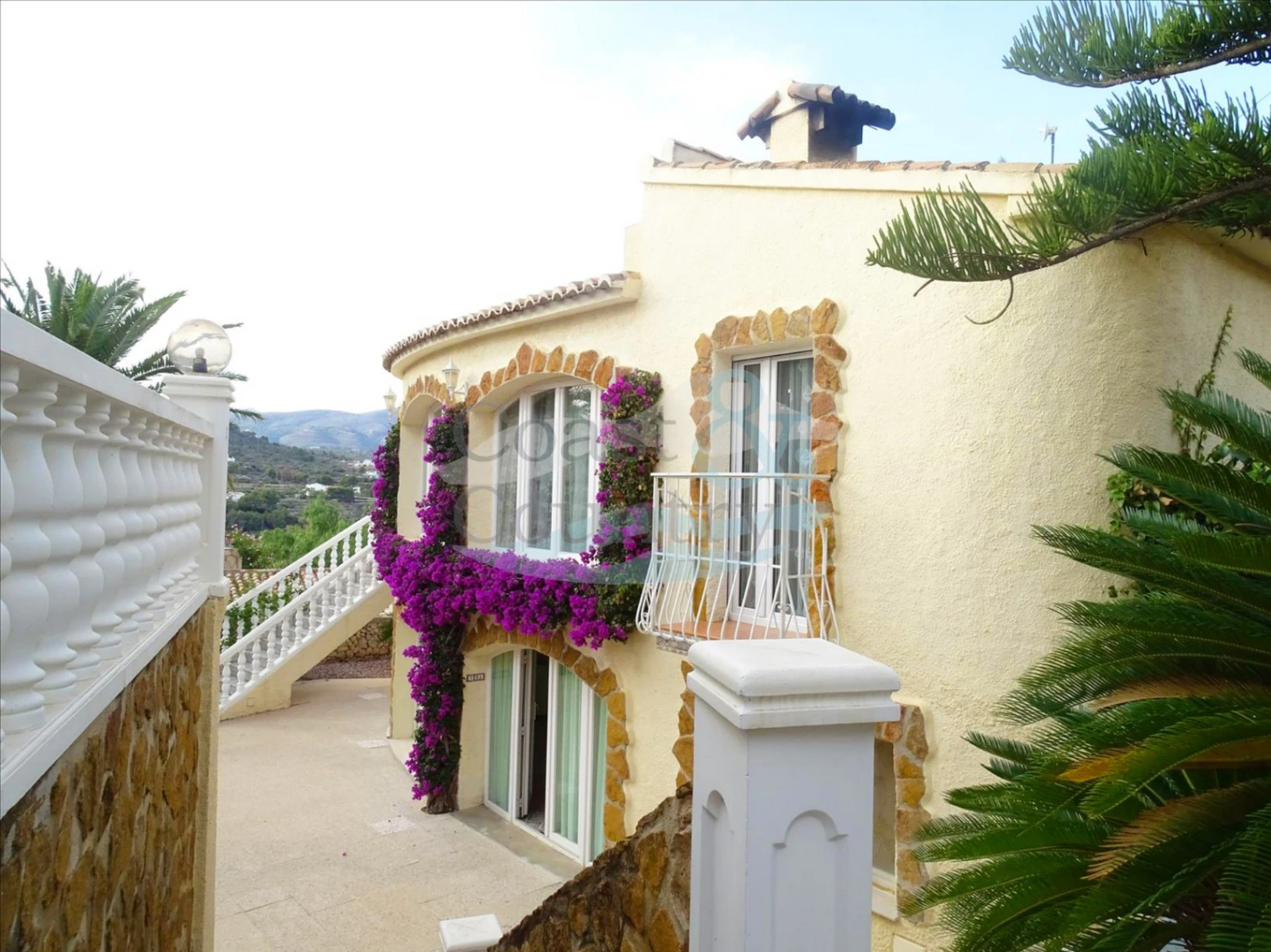 Villa with Independent Apartments and Panoramic Views